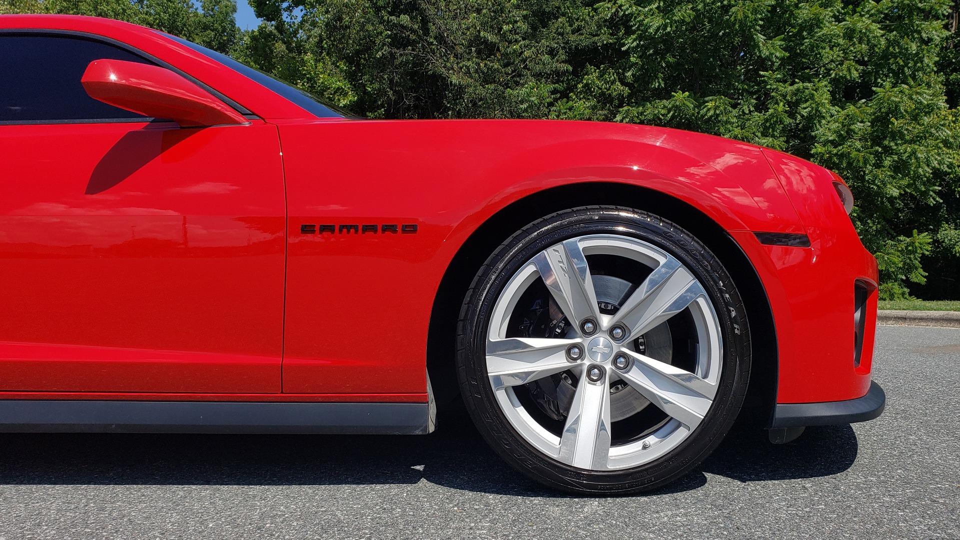 Used 2013 Chevrolet CAMARO ZL1 / 6.2L SUPERCHARGED 580HP / 6-SPD AUTO / NAV / REARVIEW for sale Sold at Formula Imports in Charlotte NC 28227 88