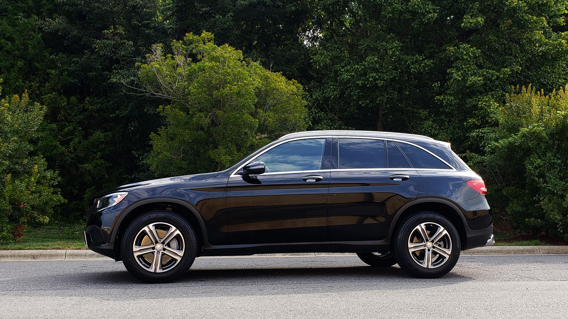 Used 2016 Mercedes-Benz GLC 300 / PANO-ROOF / HEATED SEATS / REARVIEW / NEW TIRES for sale Sold at Formula Imports in Charlotte NC 28227 2