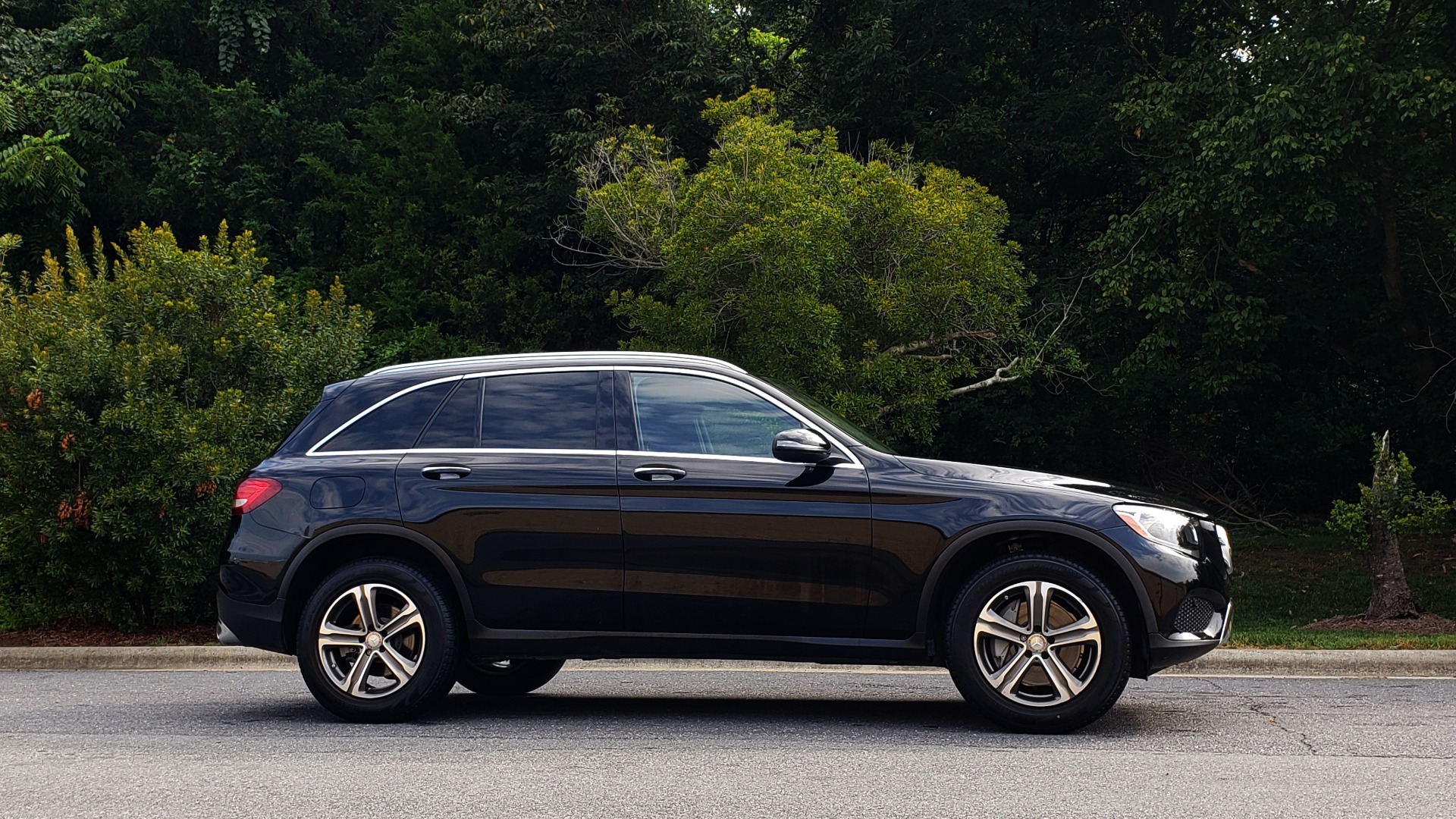 Used 2016 Mercedes-Benz GLC 300 / PANO-ROOF / HEATED SEATS / REARVIEW / NEW TIRES for sale Sold at Formula Imports in Charlotte NC 28227 5