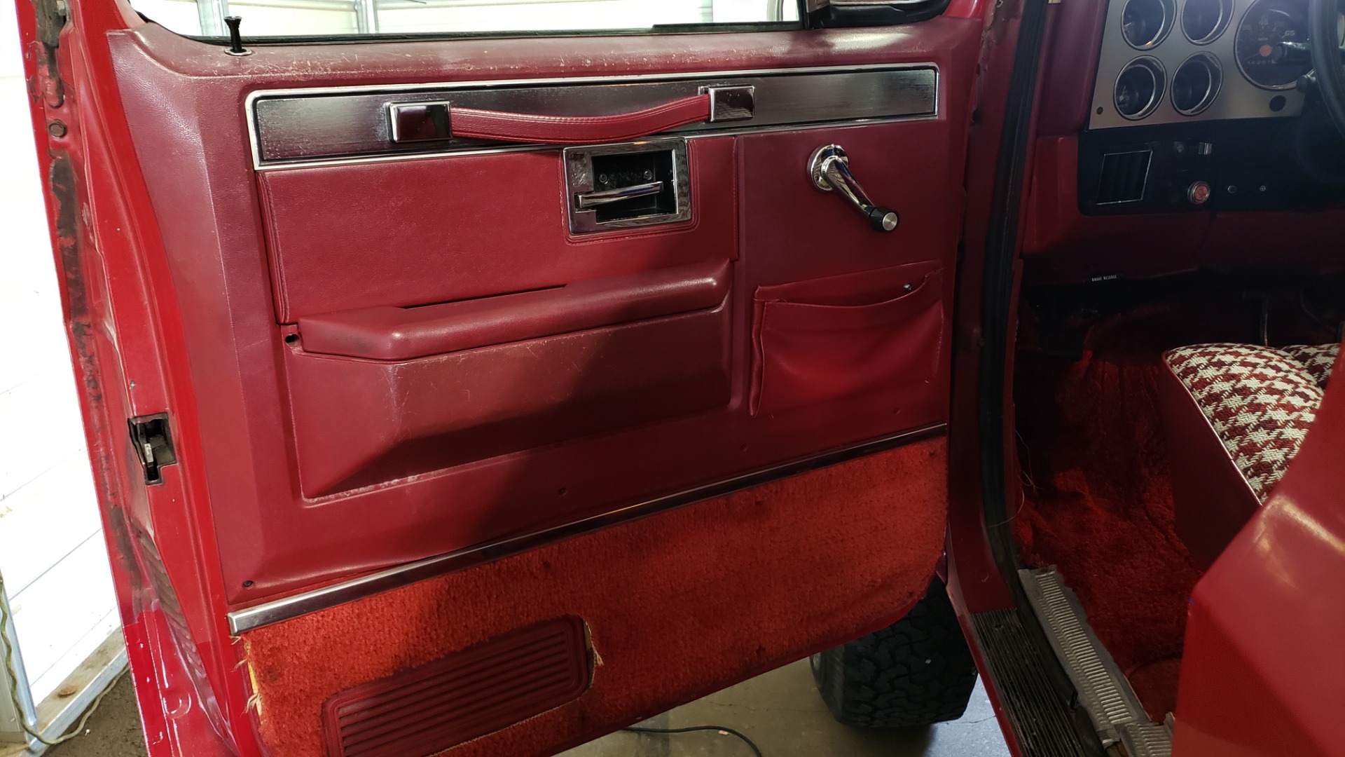 Used 1981 GMC JIMMY K1500 4X4 / 5.0L V8 / AUTO / LIFTED / REMOVABLE TOP for sale Sold at Formula Imports in Charlotte NC 28227 15