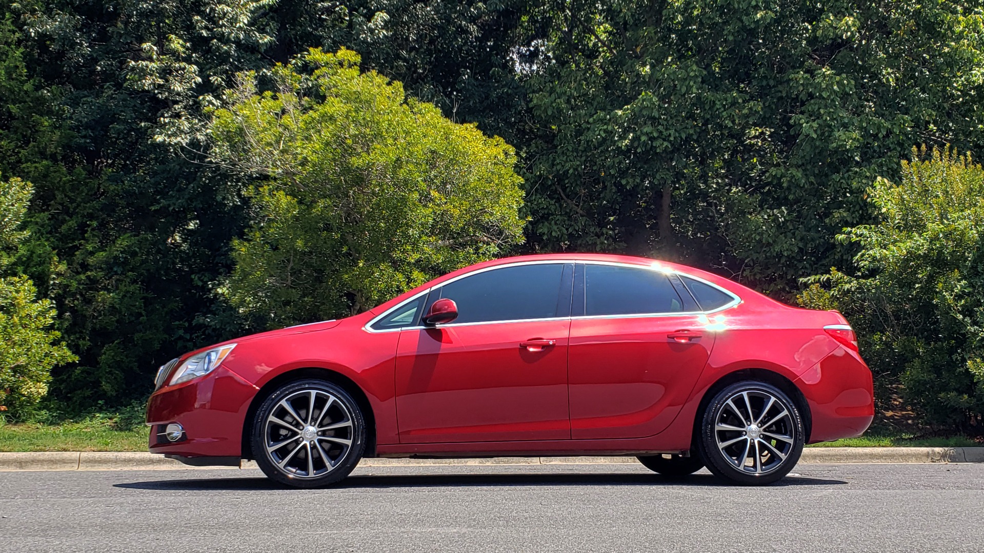Used 2016 Buick VERANO SPORT TOURING / SUNROOF / HTD STS / 18IN WHEELS / REARVIEW for sale Sold at Formula Imports in Charlotte NC 28227 2