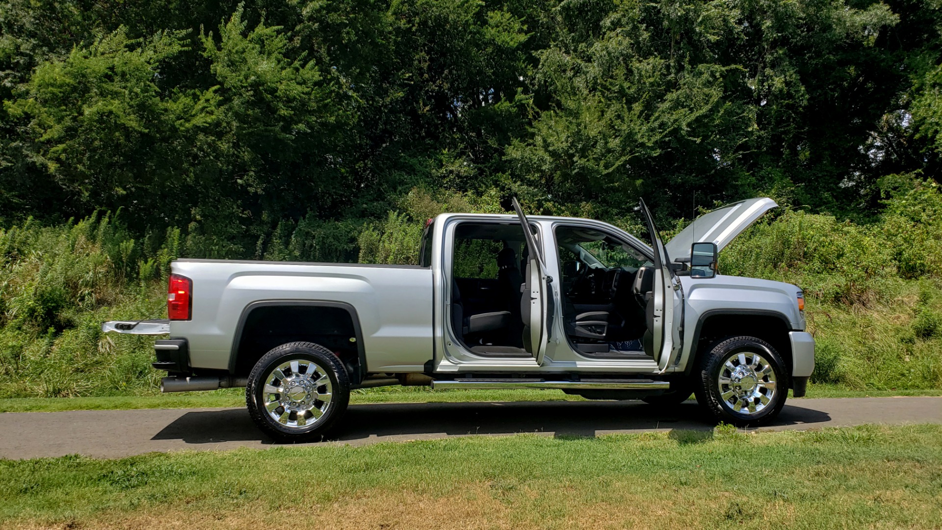 Used 2018 GMC SIERRA 2500HD DENALI 4WD / 6.6L DURAMAX / NAV / SUNROOF / BOSE / REARVIEW for sale Sold at Formula Imports in Charlotte NC 28227 29