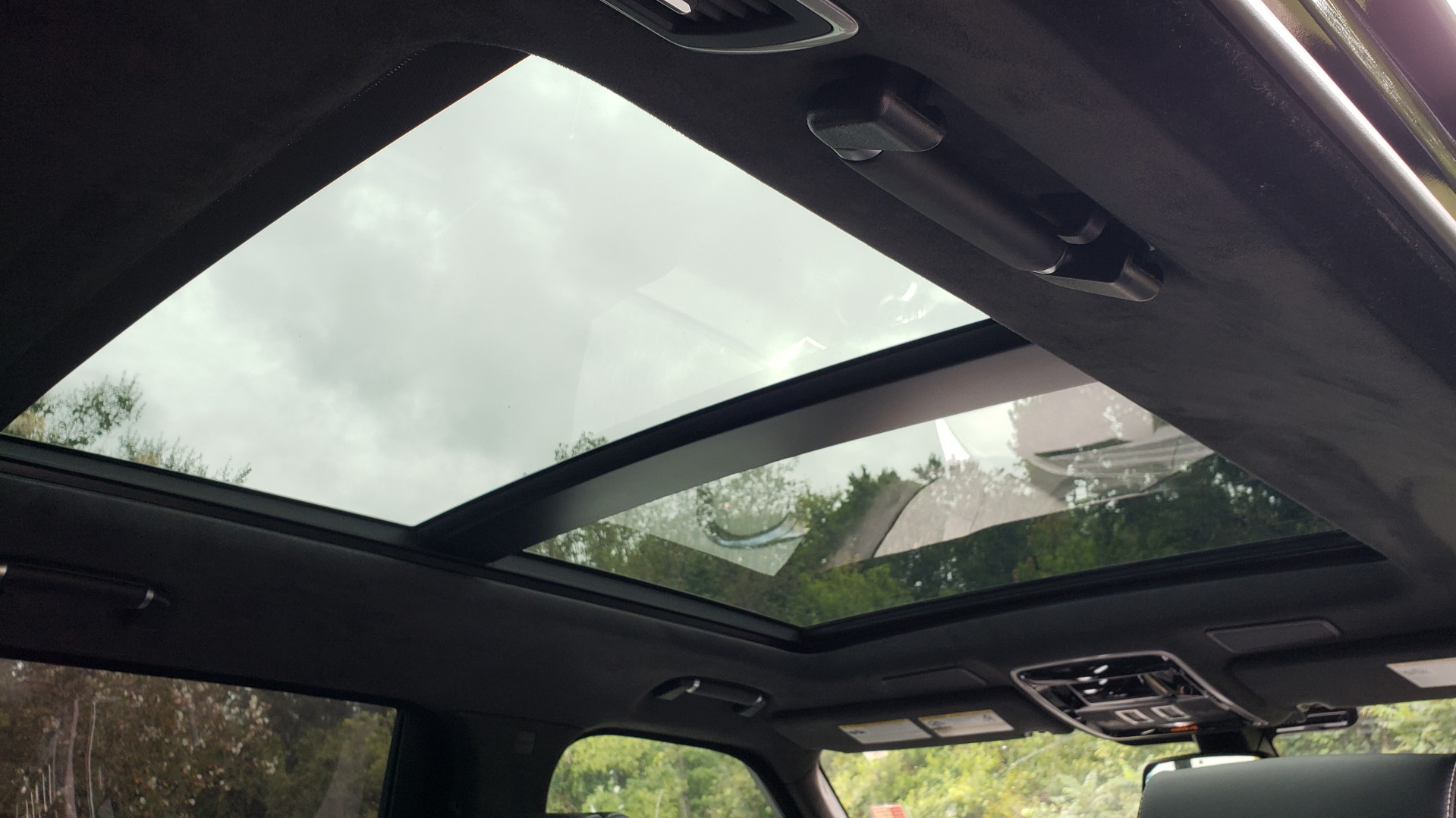 Used 2016 Land Rover RANGE ROVER AUTOBIOGRAPHY / SC-V8 / LWB / PANO-ROOF / NAV / MERIDIAN / ENT / REARVIEW for sale Sold at Formula Imports in Charlotte NC 28227 101