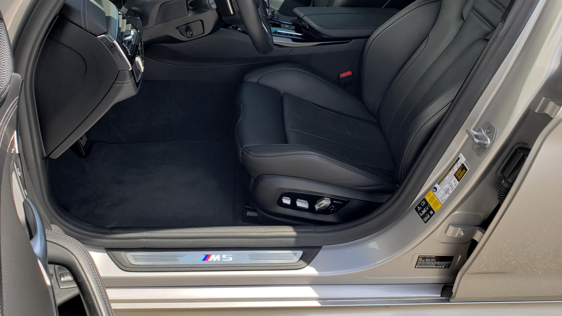 Used 2018 BMW M5 SEDAN / EXEC PKG / DRVR ASST PLUS / MOONROOF / B&W SND for sale $80,795 at Formula Imports in Charlotte NC 28227 30