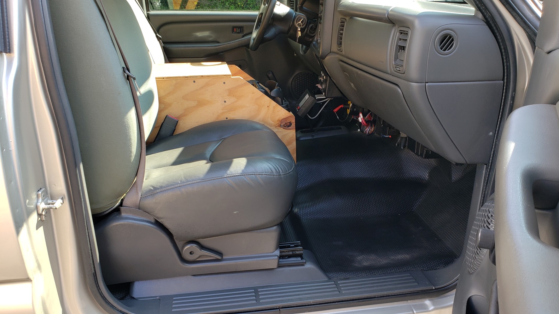 Used 2005 Chevrolet SILVERADO 3500 DRW / 4WD / REG CAB / 6.6L DURAMAX / DOOMSDAY PREPPER for sale Sold at Formula Imports in Charlotte NC 28227 25