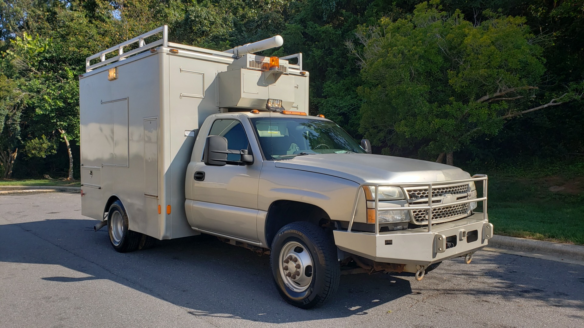 Used 2005 Chevrolet SILVERADO 3500 DRW / 4WD / REG CAB / 6.6L DURAMAX / DOOMSDAY PREPPER for sale Sold at Formula Imports in Charlotte NC 28227 4