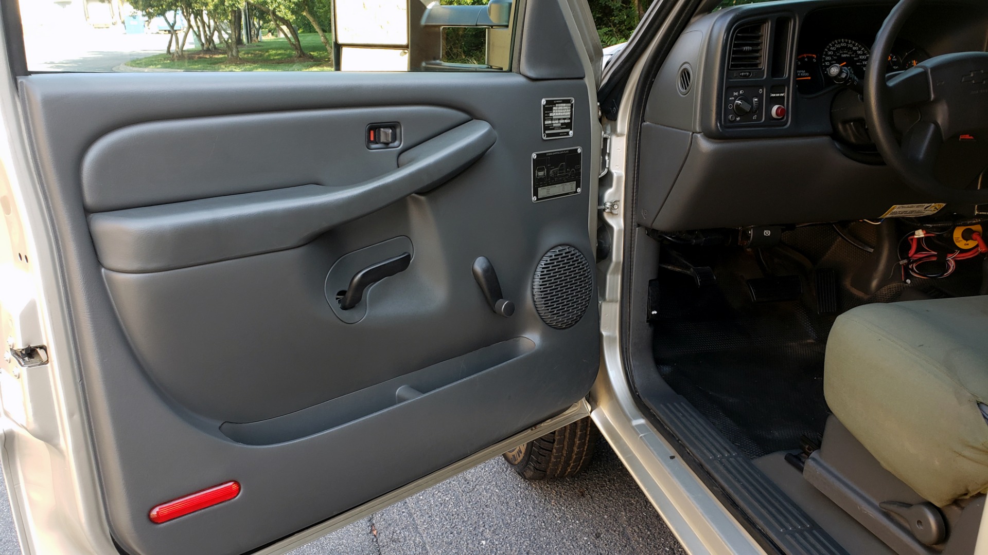 Used 2005 Chevrolet SILVERADO 3500 DRW / 4WD / REG CAB / 6.6L DURAMAX / DOOMSDAY PREPPER for sale Sold at Formula Imports in Charlotte NC 28227 9