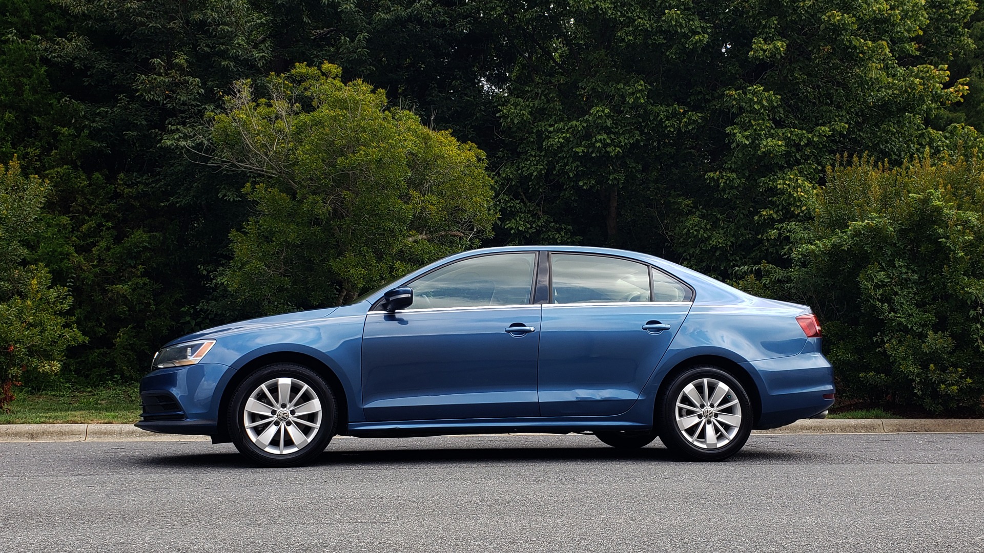 Used 2016 Volkswagen JETTA SEDAN 1.4T SE W/ CONNECTIVITY / 6-SPD AUTO / HTD STS / SUNROOF / REARVIEW for sale Sold at Formula Imports in Charlotte NC 28227 2