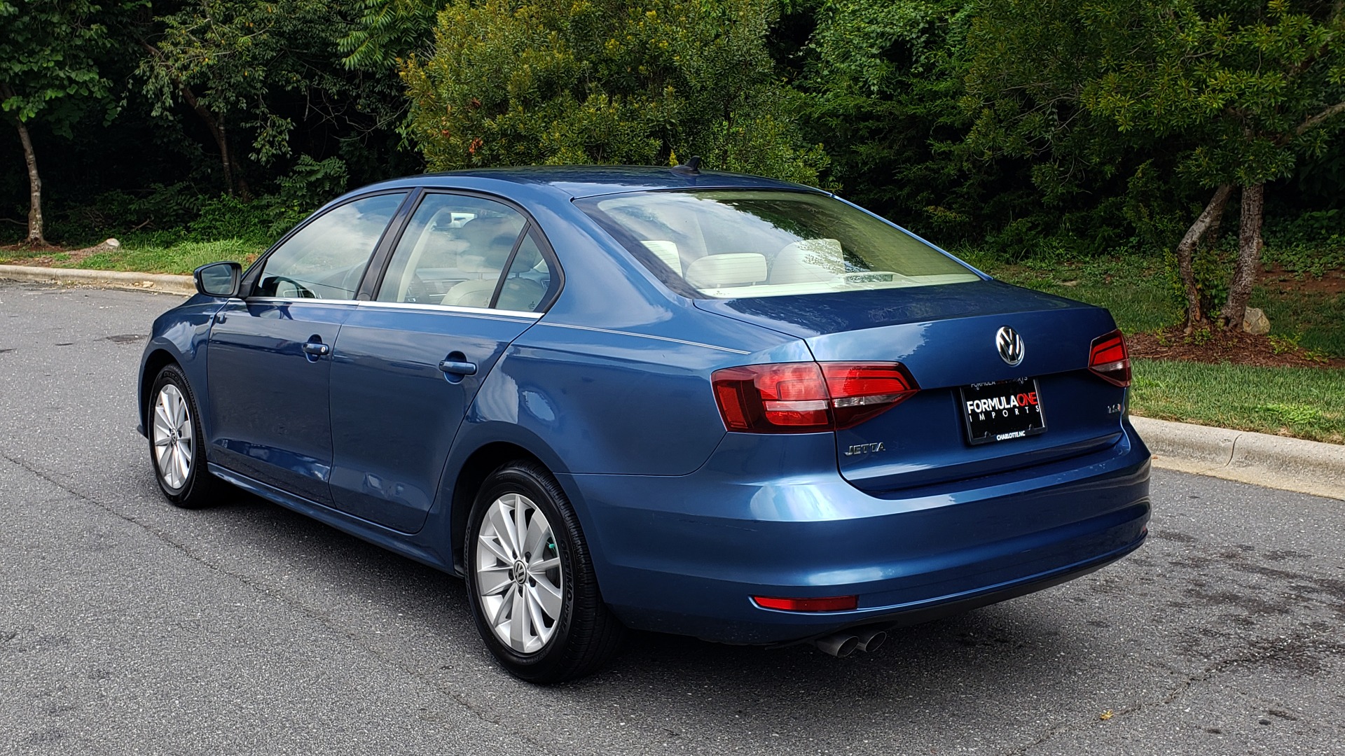 Used 2016 Volkswagen JETTA SEDAN 1.4T SE W/ CONNECTIVITY / 6-SPD AUTO / HTD STS / SUNROOF / REARVIEW for sale Sold at Formula Imports in Charlotte NC 28227 3