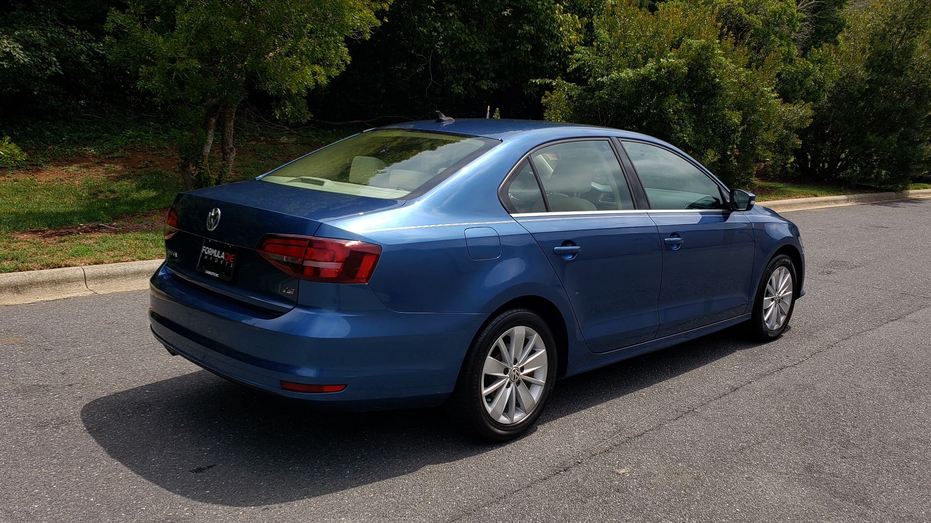 Used 2016 Volkswagen JETTA SEDAN 1.4T SE W/ CONNECTIVITY / 6-SPD AUTO / HTD STS / SUNROOF / REARVIEW for sale Sold at Formula Imports in Charlotte NC 28227 6
