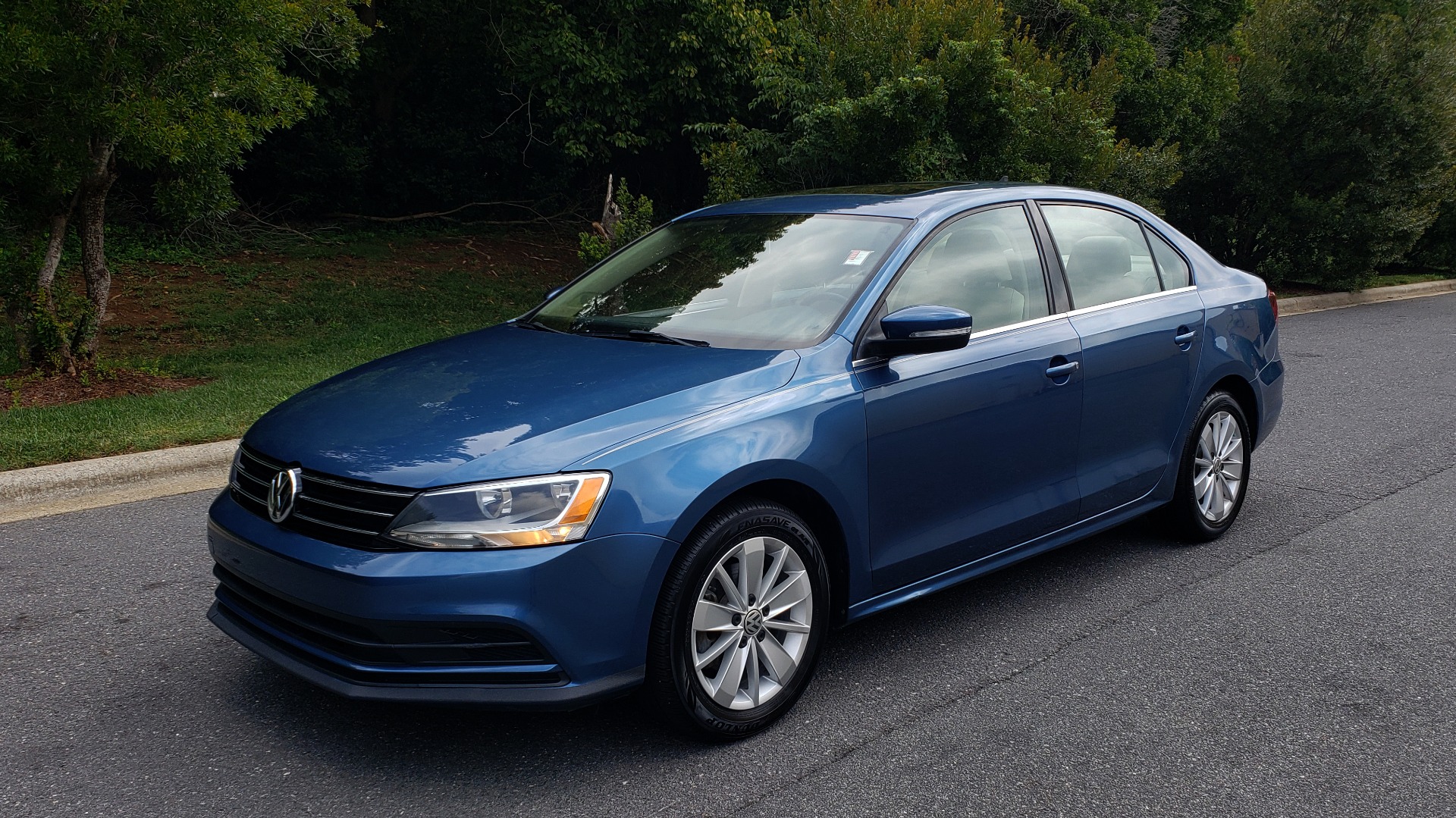 Used 2016 Volkswagen JETTA SEDAN 1.4T SE W/ CONNECTIVITY / 6-SPD AUTO / HTD STS / SUNROOF / REARVIEW for sale Sold at Formula Imports in Charlotte NC 28227 1