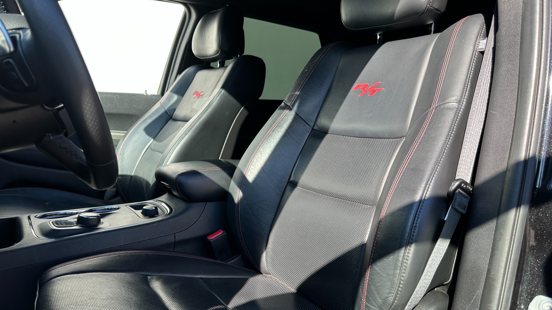 Used 2015 Dodge Durango R/T / HEMI V8 / CAPTAINS CHAIRS / 3 ROW SEATING / TECH PKG / NAPPA LEATHER for sale Sold at Formula Imports in Charlotte NC 28227 13