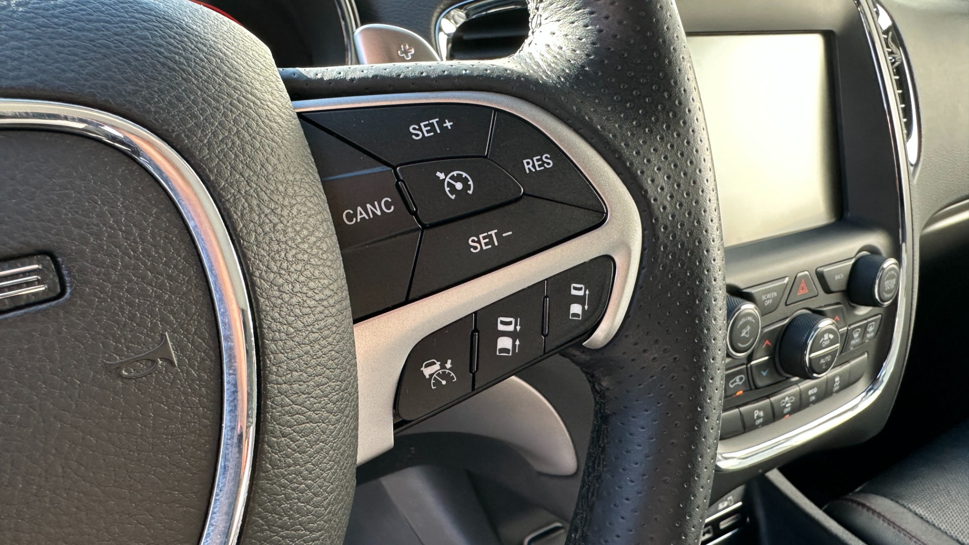 Used 2015 Dodge Durango R/T / HEMI V8 / CAPTAINS CHAIRS / 3 ROW SEATING / TECH PKG / NAPPA LEATHER for sale Sold at Formula Imports in Charlotte NC 28227 15