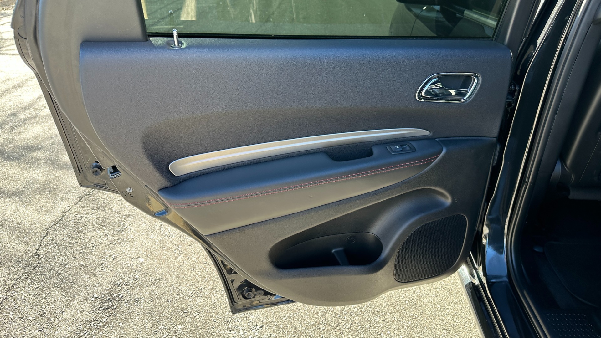 Used 2015 Dodge Durango R/T / HEMI V8 / CAPTAINS CHAIRS / 3 ROW SEATING / TECH PKG / NAPPA LEATHER for sale Sold at Formula Imports in Charlotte NC 28227 24