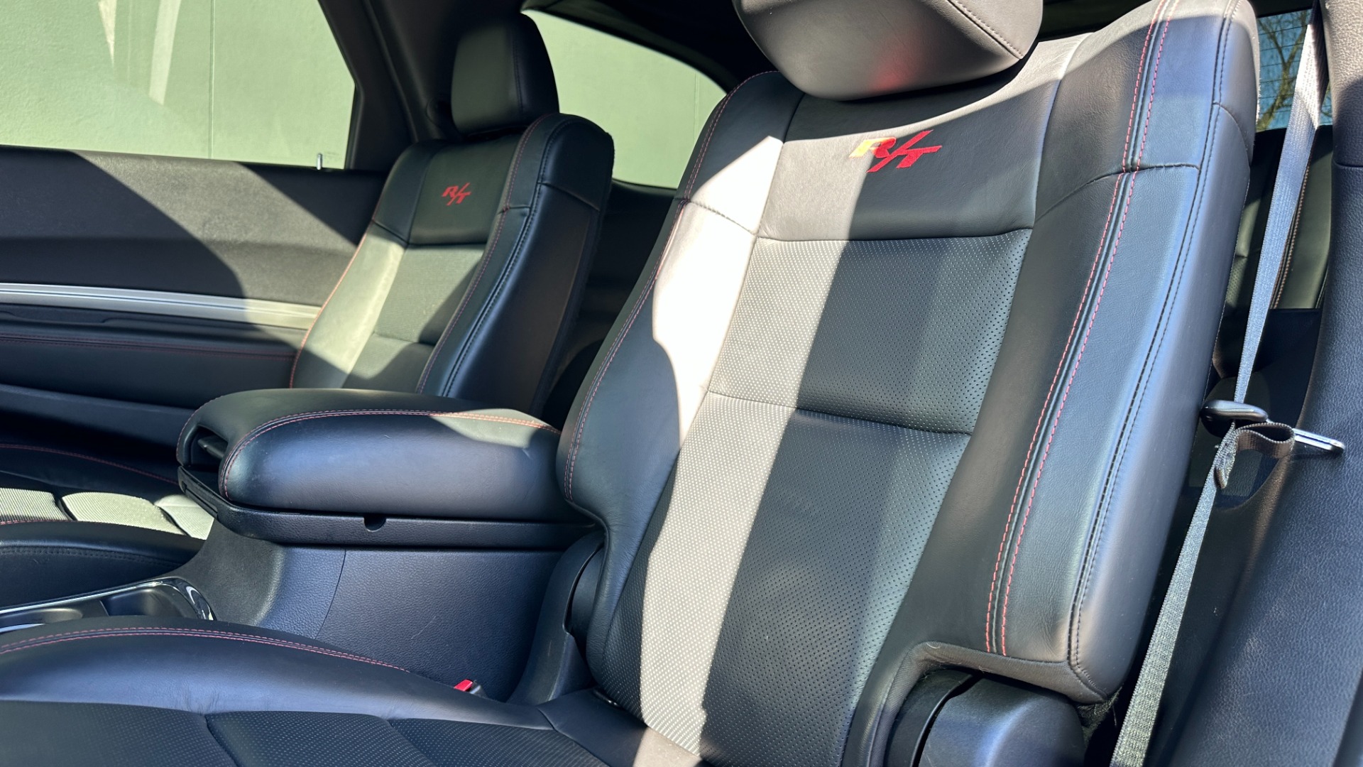 Used 2015 Dodge Durango R/T / HEMI V8 / CAPTAINS CHAIRS / 3 ROW SEATING / TECH PKG / NAPPA LEATHER for sale Sold at Formula Imports in Charlotte NC 28227 26
