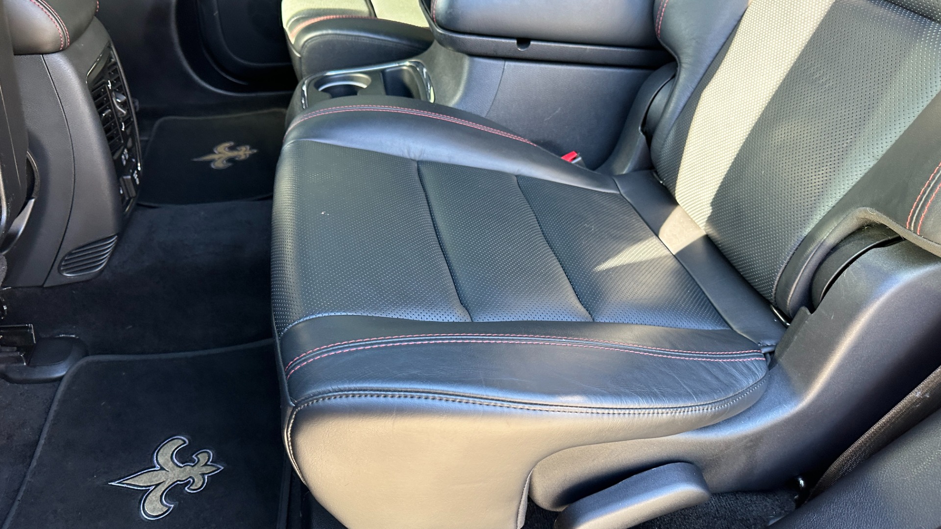 Used 2015 Dodge Durango R/T / HEMI V8 / CAPTAINS CHAIRS / 3 ROW SEATING / TECH PKG / NAPPA LEATHER for sale Sold at Formula Imports in Charlotte NC 28227 27
