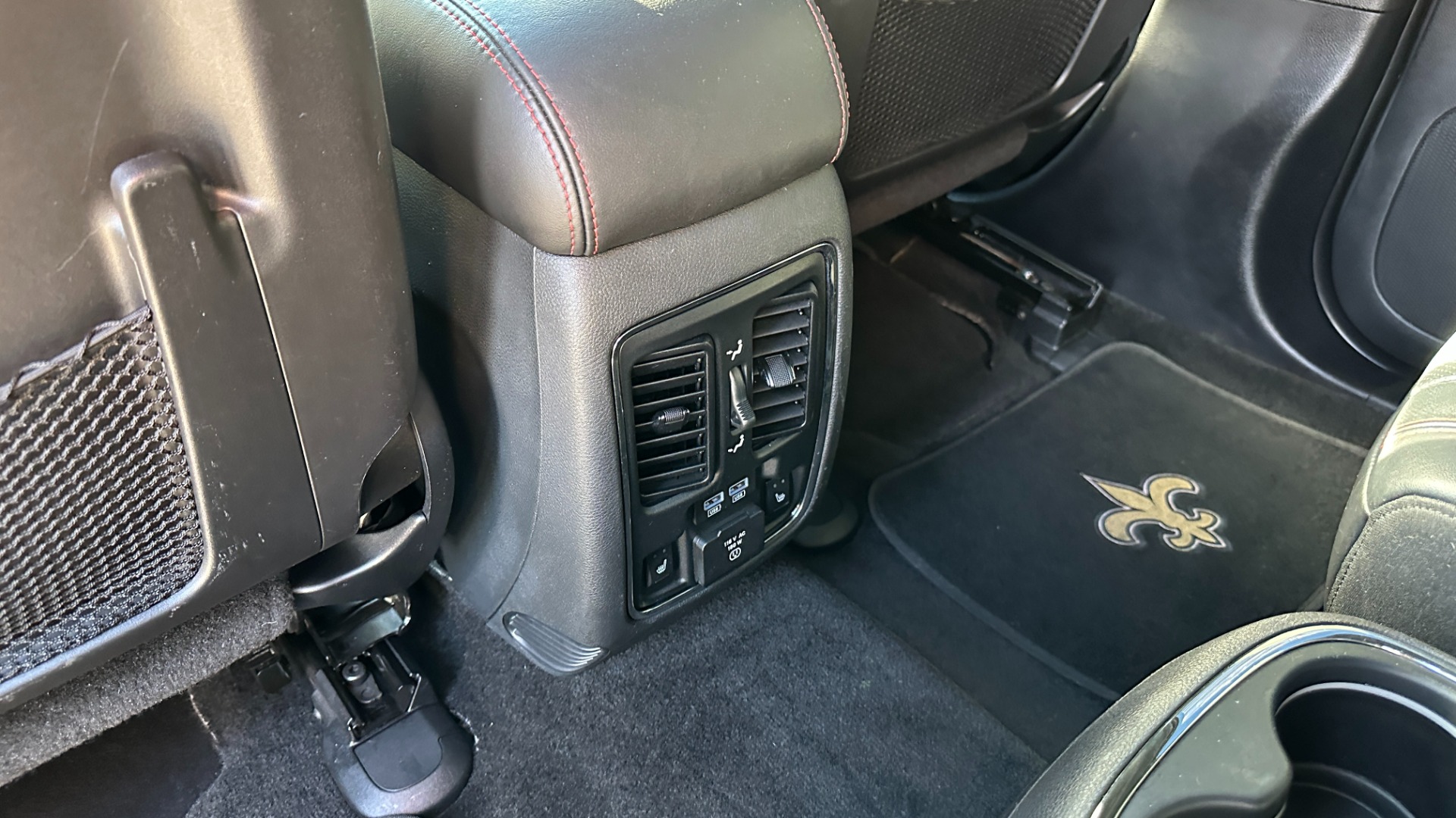 Used 2015 Dodge Durango R/T / HEMI V8 / CAPTAINS CHAIRS / 3 ROW SEATING / TECH PKG / NAPPA LEATHER for sale Sold at Formula Imports in Charlotte NC 28227 29