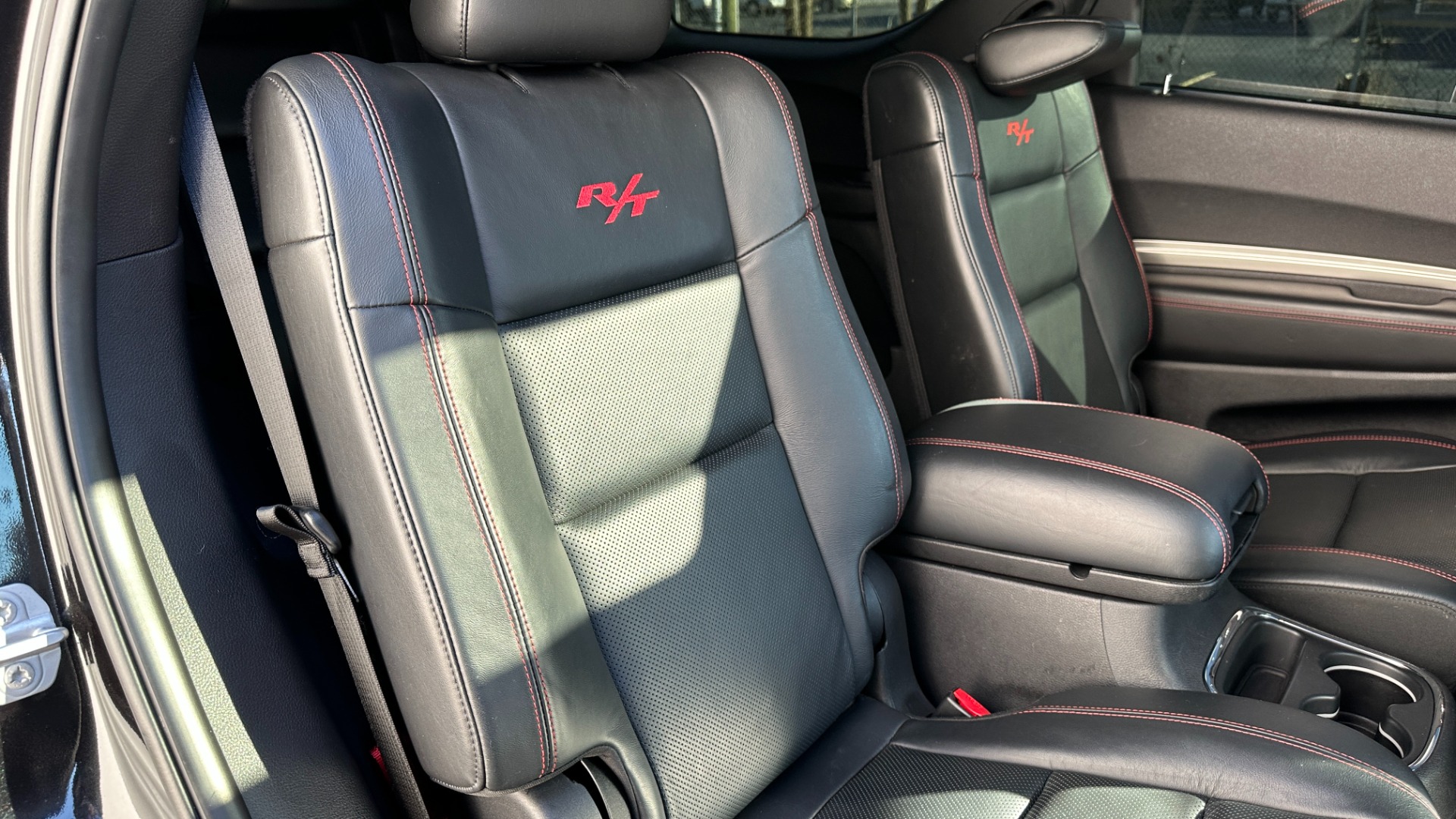 Used 2015 Dodge Durango R/T / HEMI V8 / CAPTAINS CHAIRS / 3 ROW SEATING / TECH PKG / NAPPA LEATHER for sale Sold at Formula Imports in Charlotte NC 28227 35