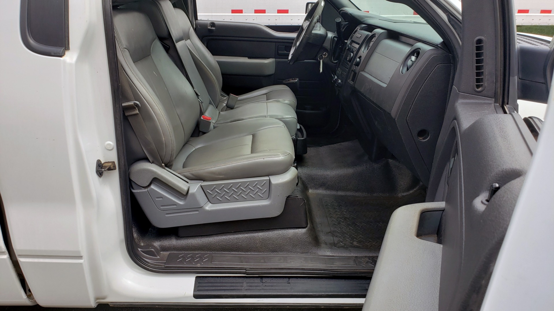 Used 2013 Ford F-150 XL / 2WD / 145 WB / 3.7L V6 / 6-SPD AUTO / TOW PKG for sale Sold at Formula Imports in Charlotte NC 28227 24