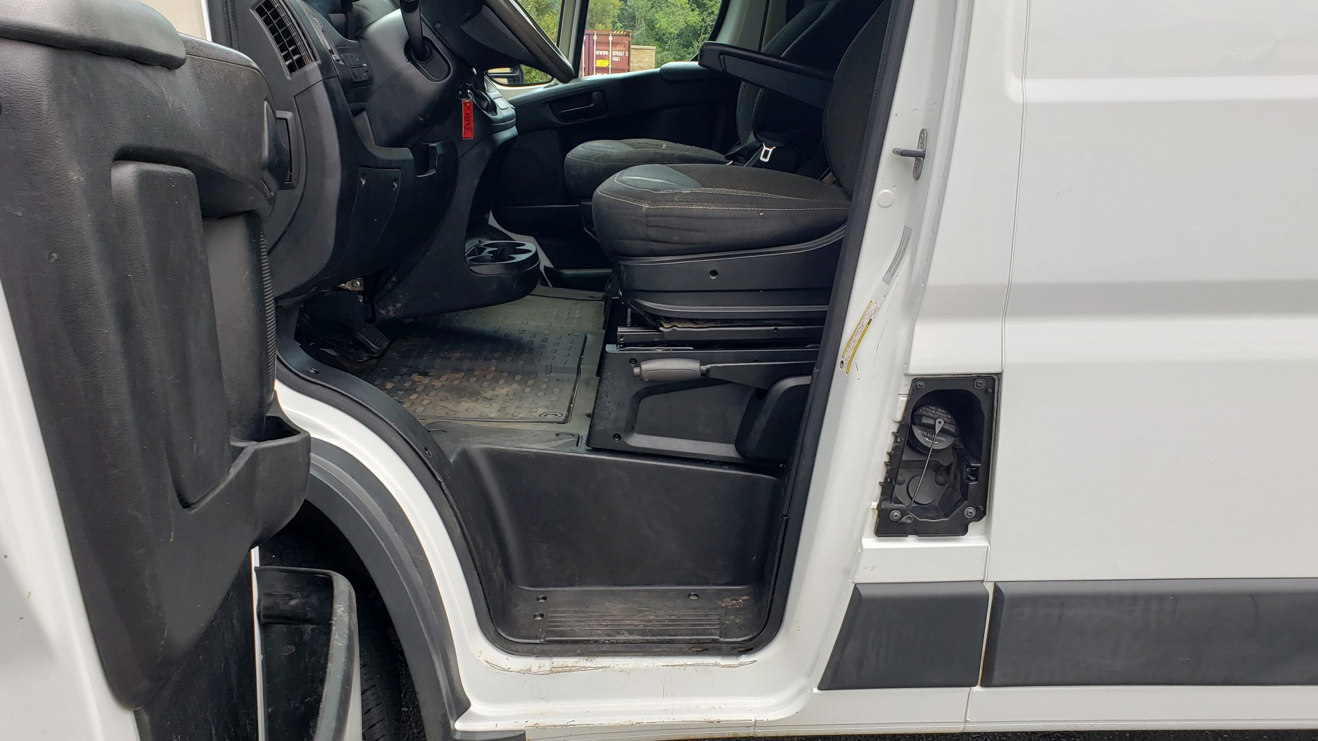 Used 2015 Ram PROMASTER CARGO VAN 1500 / LOW ROOF / 136IN WB / ROOF RACK / 1-OWNER for sale Sold at Formula Imports in Charlotte NC 28227 26