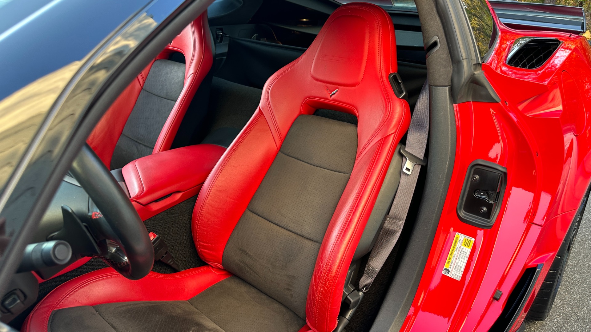 Used 2016 Chevrolet Corvette Z06 3LZ / CARBON ROOF AND HOOD / SUPERCHARGED / 8 SPEED AUTO for sale $72,900 at Formula Imports in Charlotte NC 28227 15