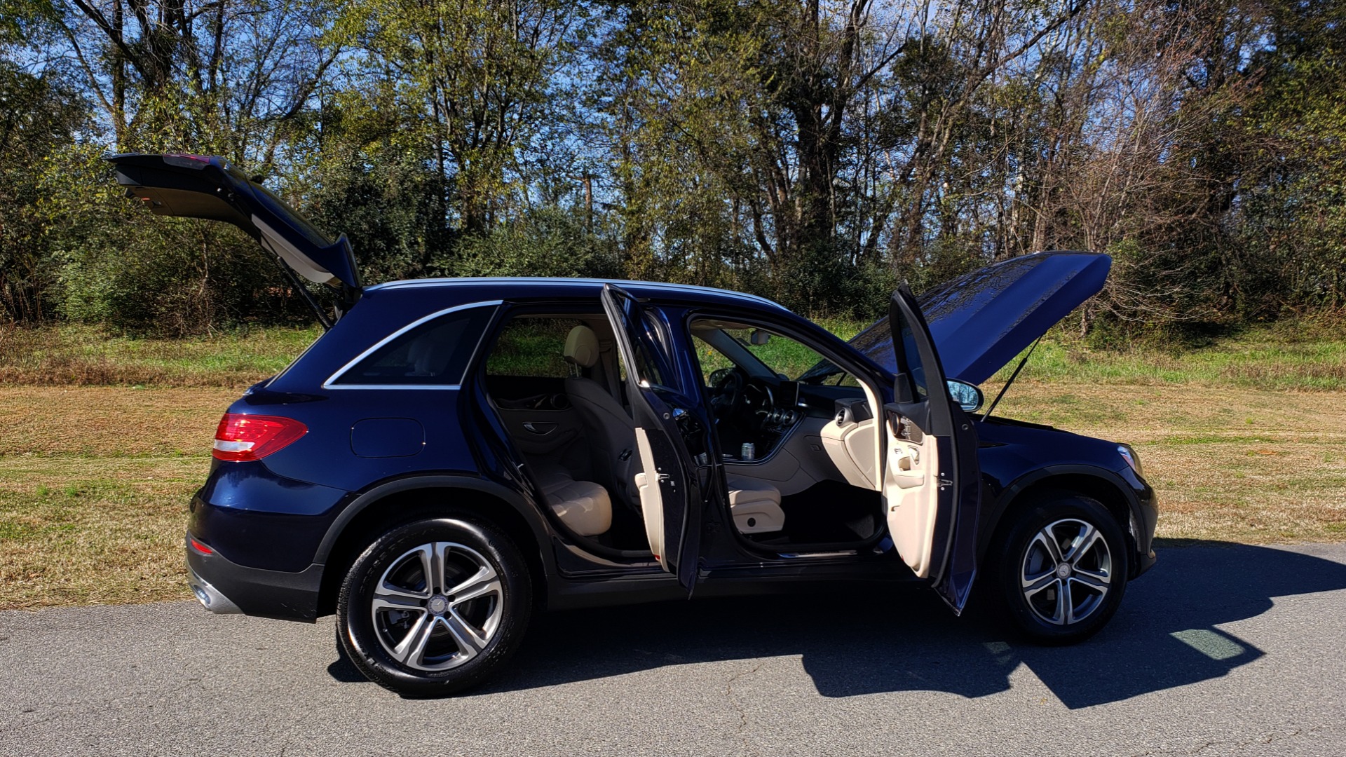 Used 2017 Mercedes-Benz GLC 300 4MATIC / PREM / NAV / KEYLESS-GO / SUNROOF / REARVIEW for sale Sold at Formula Imports in Charlotte NC 28227 15