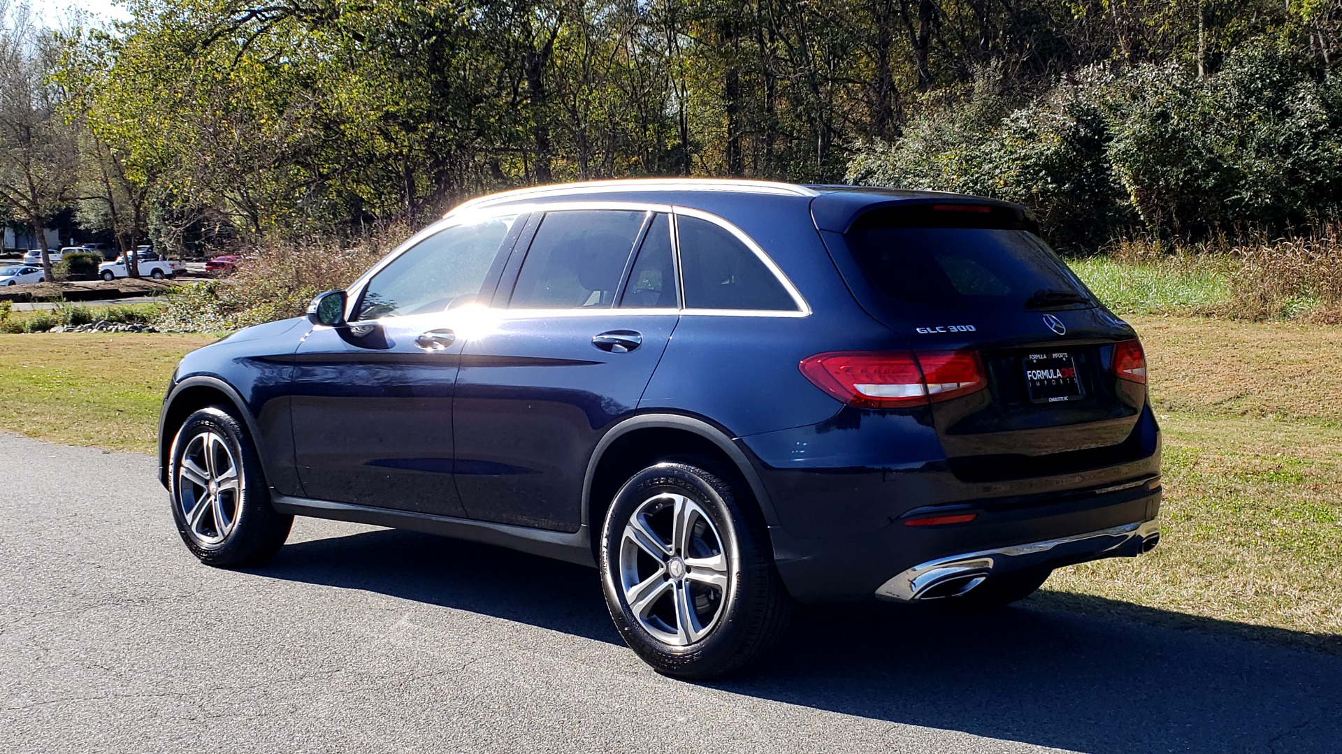 Used 2017 Mercedes-Benz GLC 300 4MATIC / PREM / NAV / KEYLESS-GO / SUNROOF / REARVIEW for sale Sold at Formula Imports in Charlotte NC 28227 3