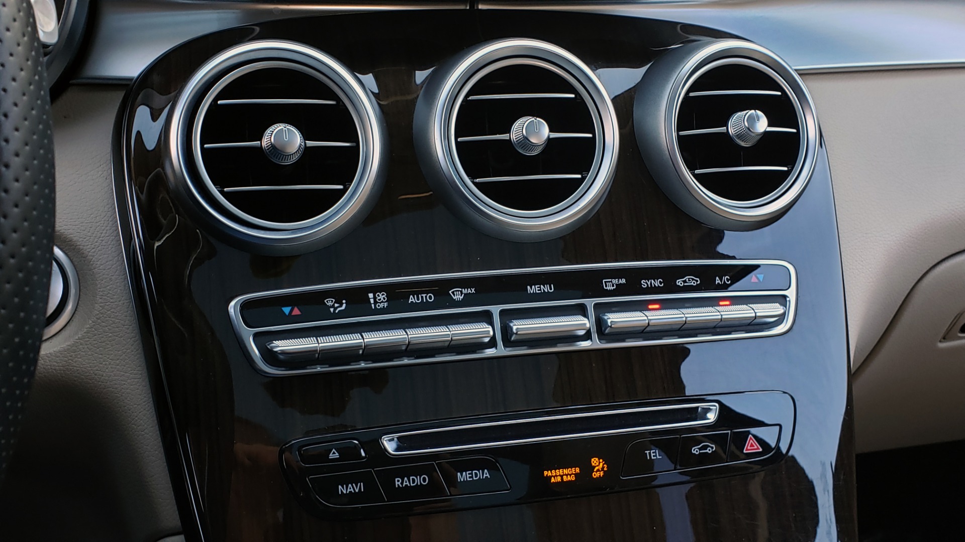 Used 2017 Mercedes-Benz GLC 300 4MATIC / PREM / NAV / KEYLESS-GO / SUNROOF / REARVIEW for sale Sold at Formula Imports in Charlotte NC 28227 43