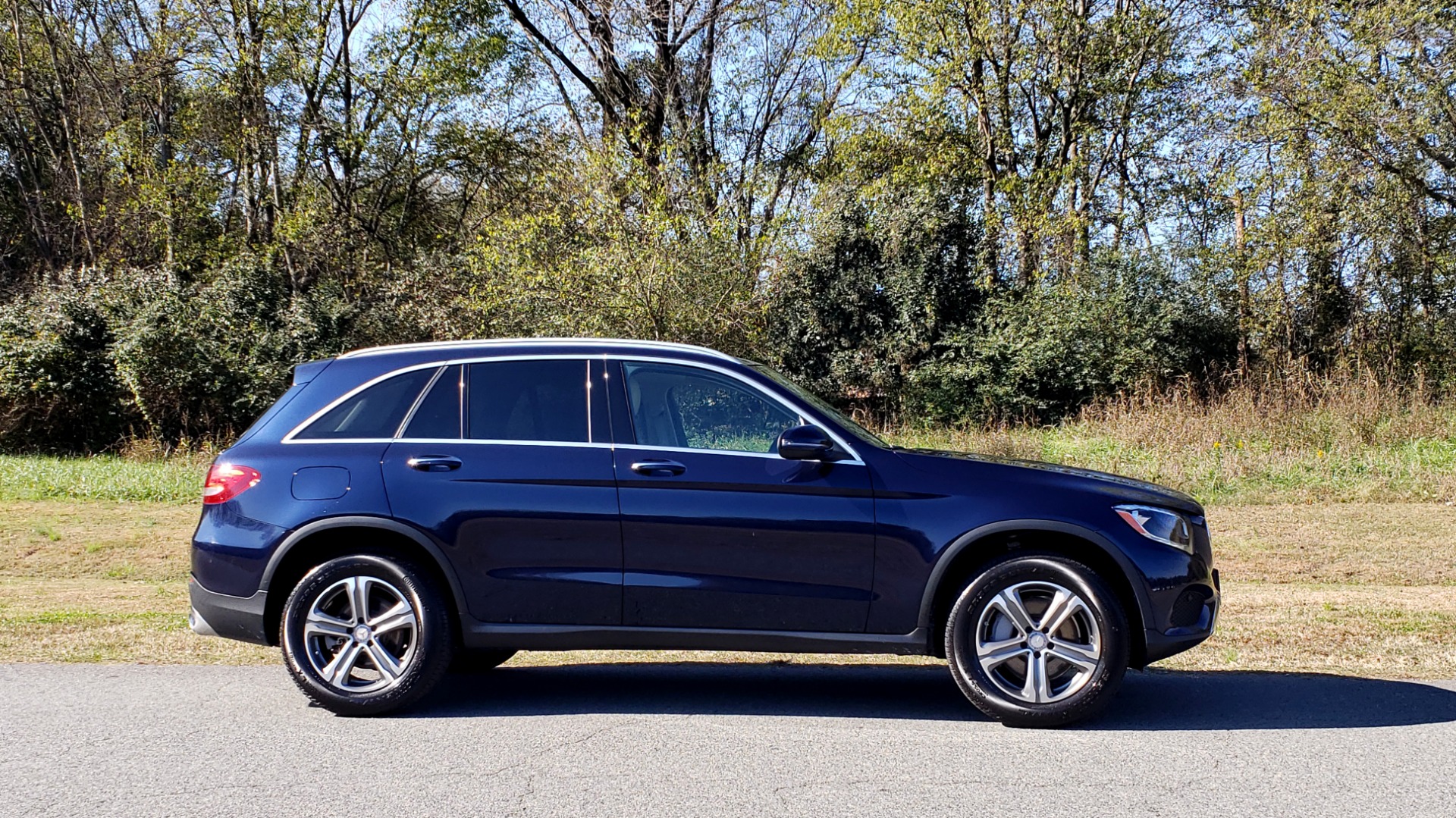 Used 2017 Mercedes-Benz GLC 300 4MATIC / PREM / NAV / KEYLESS-GO / SUNROOF / REARVIEW for sale Sold at Formula Imports in Charlotte NC 28227 5