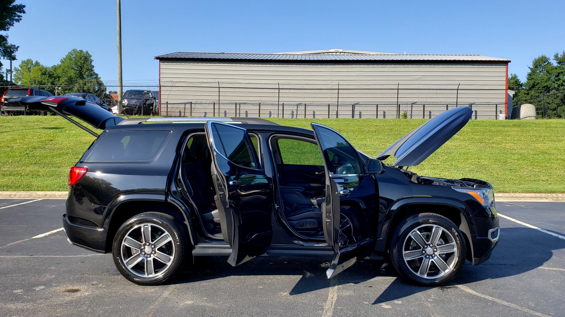 Used 2017 GMC ACADIA DENALI / FWD / NAV / SUNROOF / CAMERA / 3-ROW for sale Sold at Formula Imports in Charlotte NC 28227 14