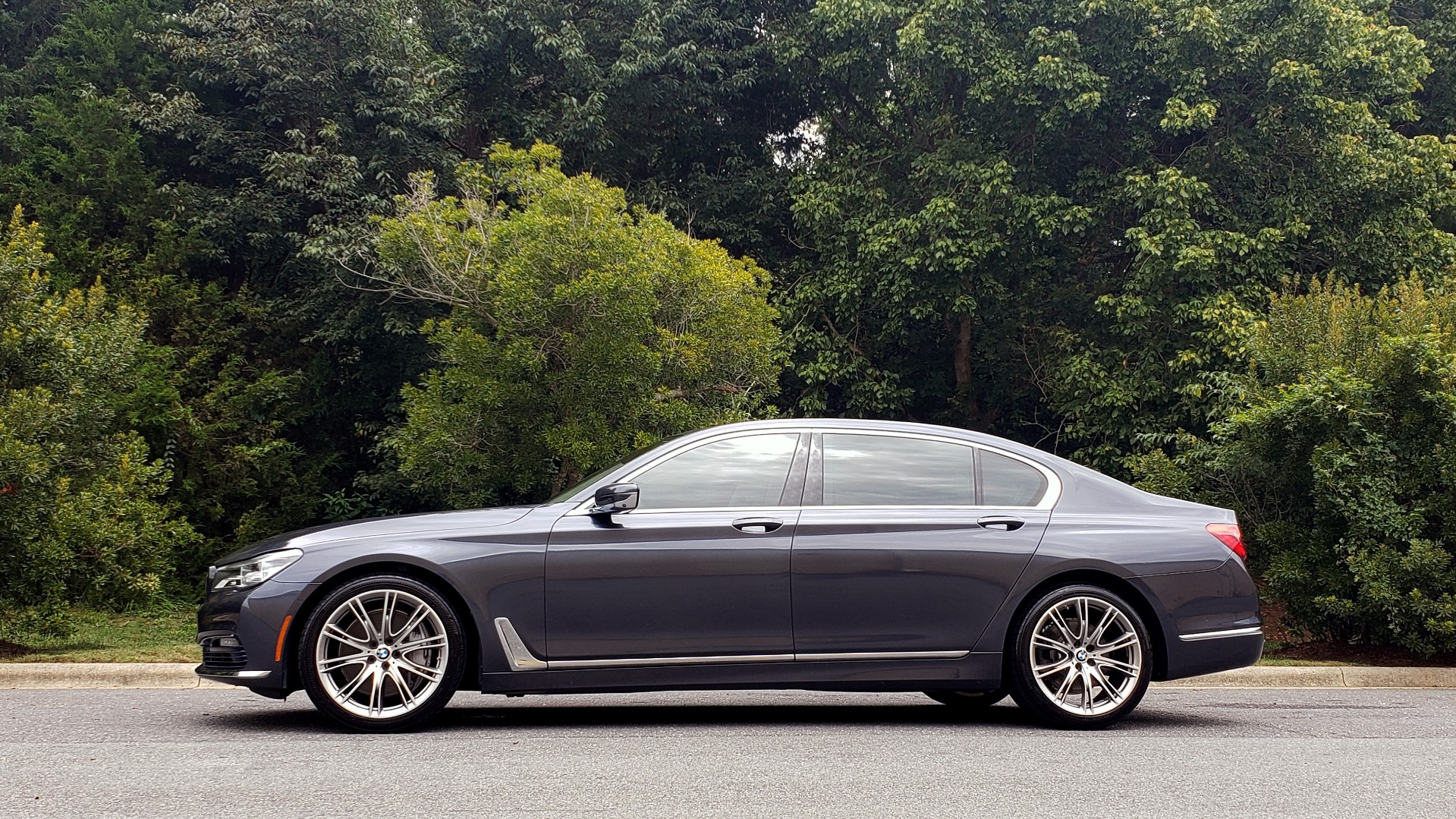 Used 2016 BMW 7 SERIES 750I EXEC PKG / DRVR ASST PLUS / CLD WTHR / SKY LOUNGE ROOF for sale Sold at Formula Imports in Charlotte NC 28227 2