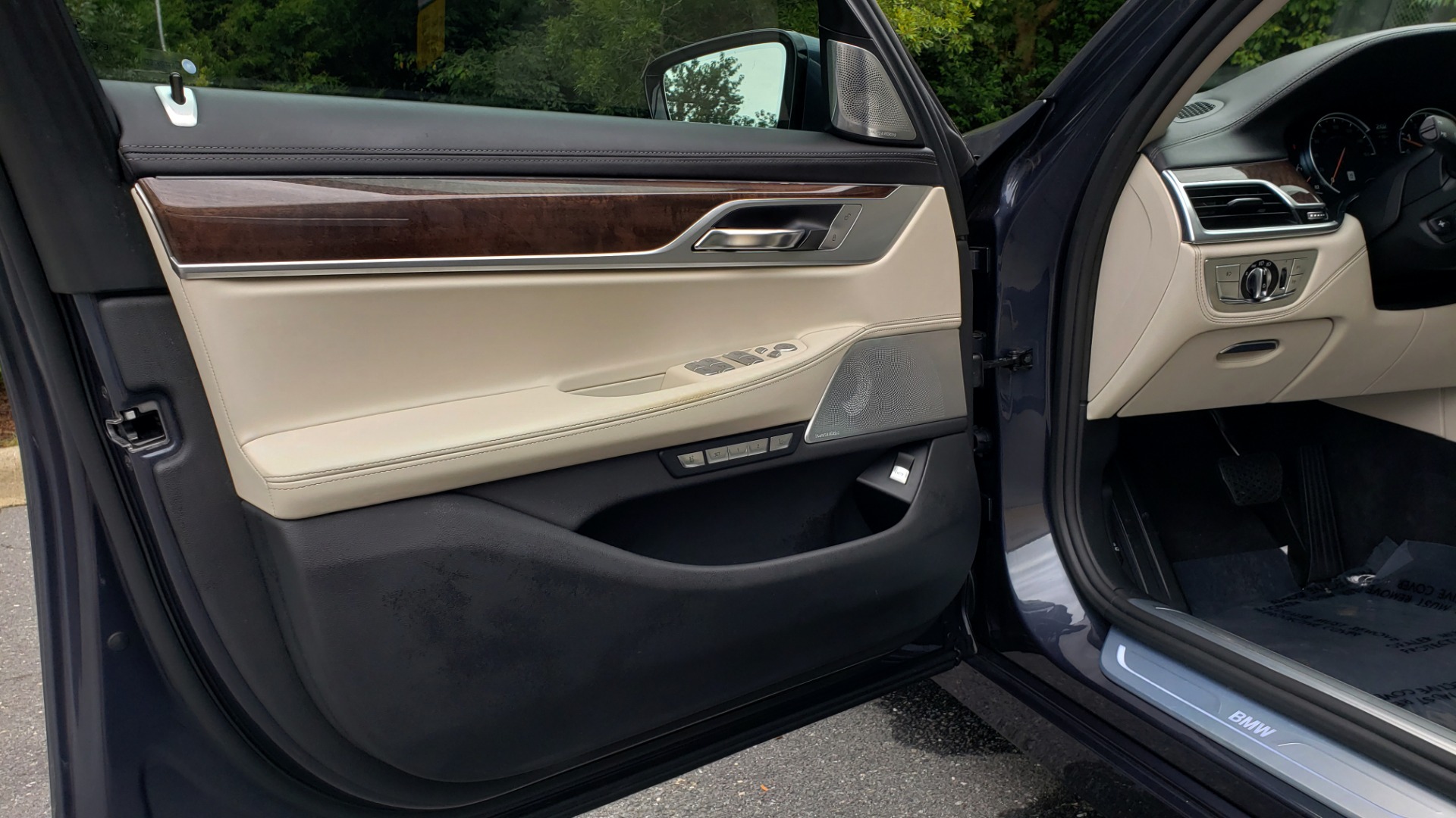 Used 2016 BMW 7 SERIES 750I EXEC PKG / DRVR ASST PLUS / CLD WTHR / SKY LOUNGE ROOF for sale Sold at Formula Imports in Charlotte NC 28227 29
