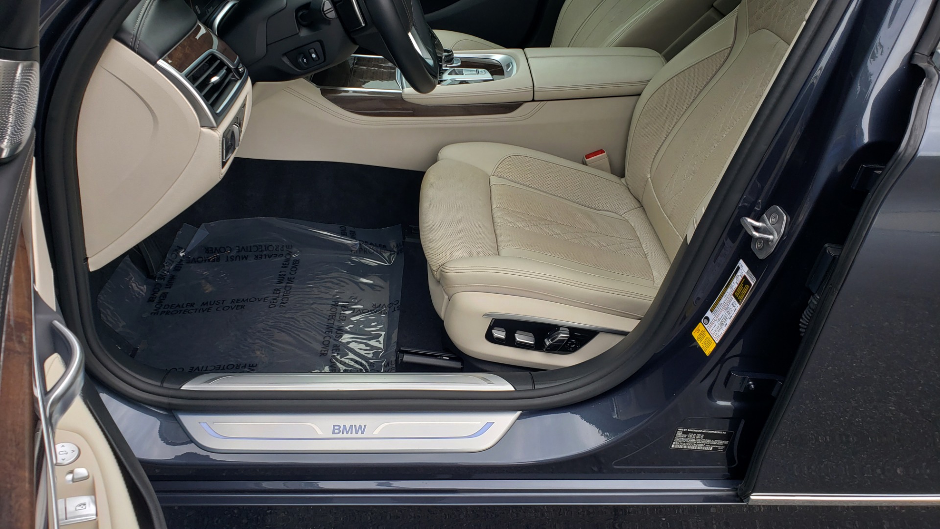 Used 2016 BMW 7 SERIES 750I EXEC PKG / DRVR ASST PLUS / CLD WTHR / SKY LOUNGE ROOF for sale Sold at Formula Imports in Charlotte NC 28227 33