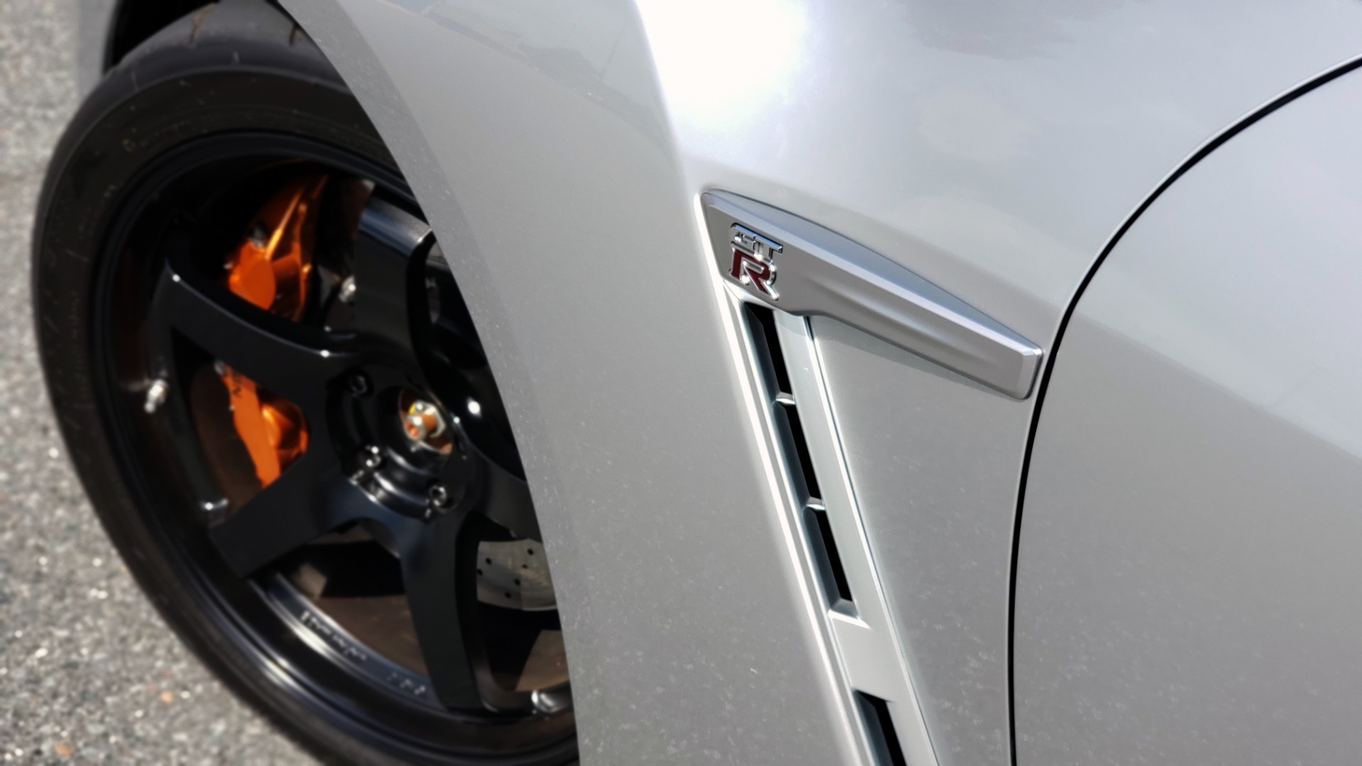 Used 2018 Nissan GT-R PREMIUM / NAV / BOSE / REARVIEW / CUSTOM WHEELS / COIL OVER SHOCKS / TUNED for sale Sold at Formula Imports in Charlotte NC 28227 9