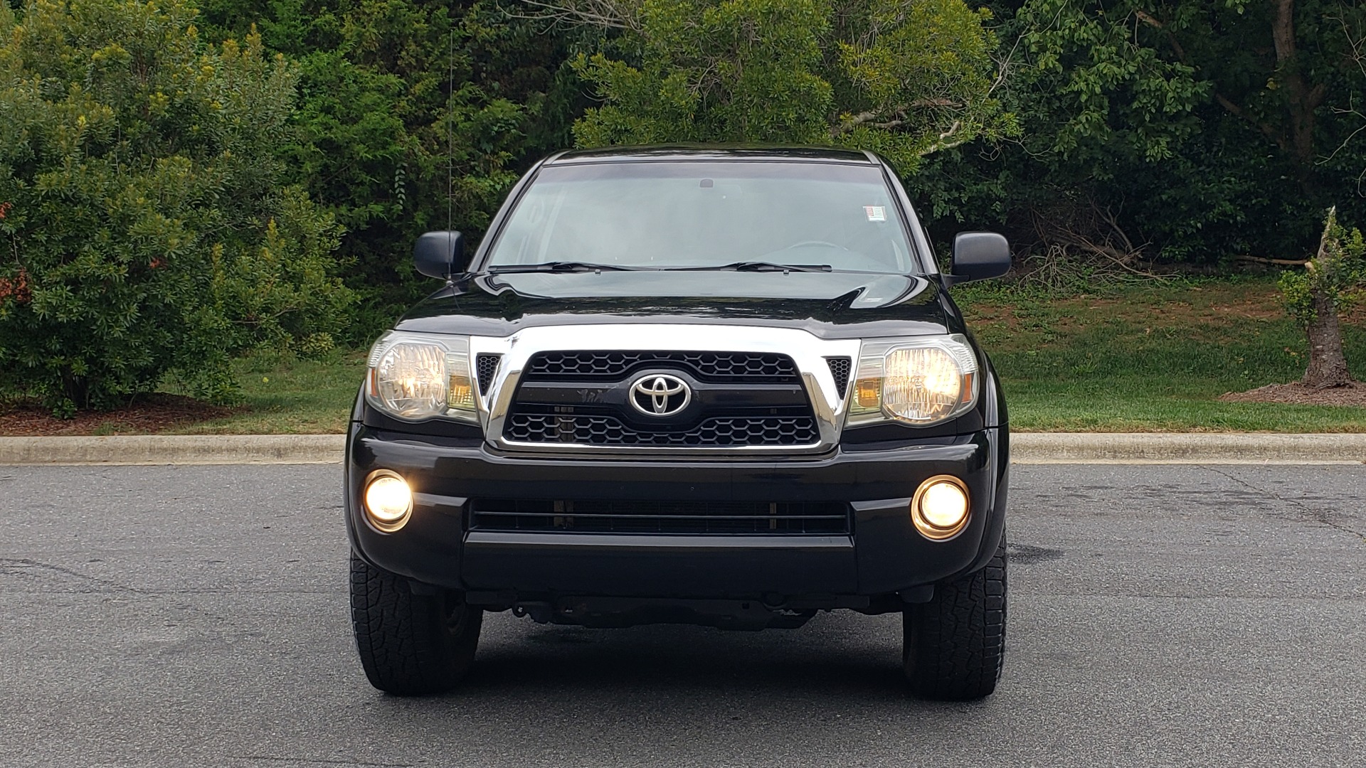 Used 2011 Toyota TACOMA 4WD / 4.0L V6 / 5-SPD AUTO / TRD OFF-ROAD PKG / BED LINER for sale Sold at Formula Imports in Charlotte NC 28227 14