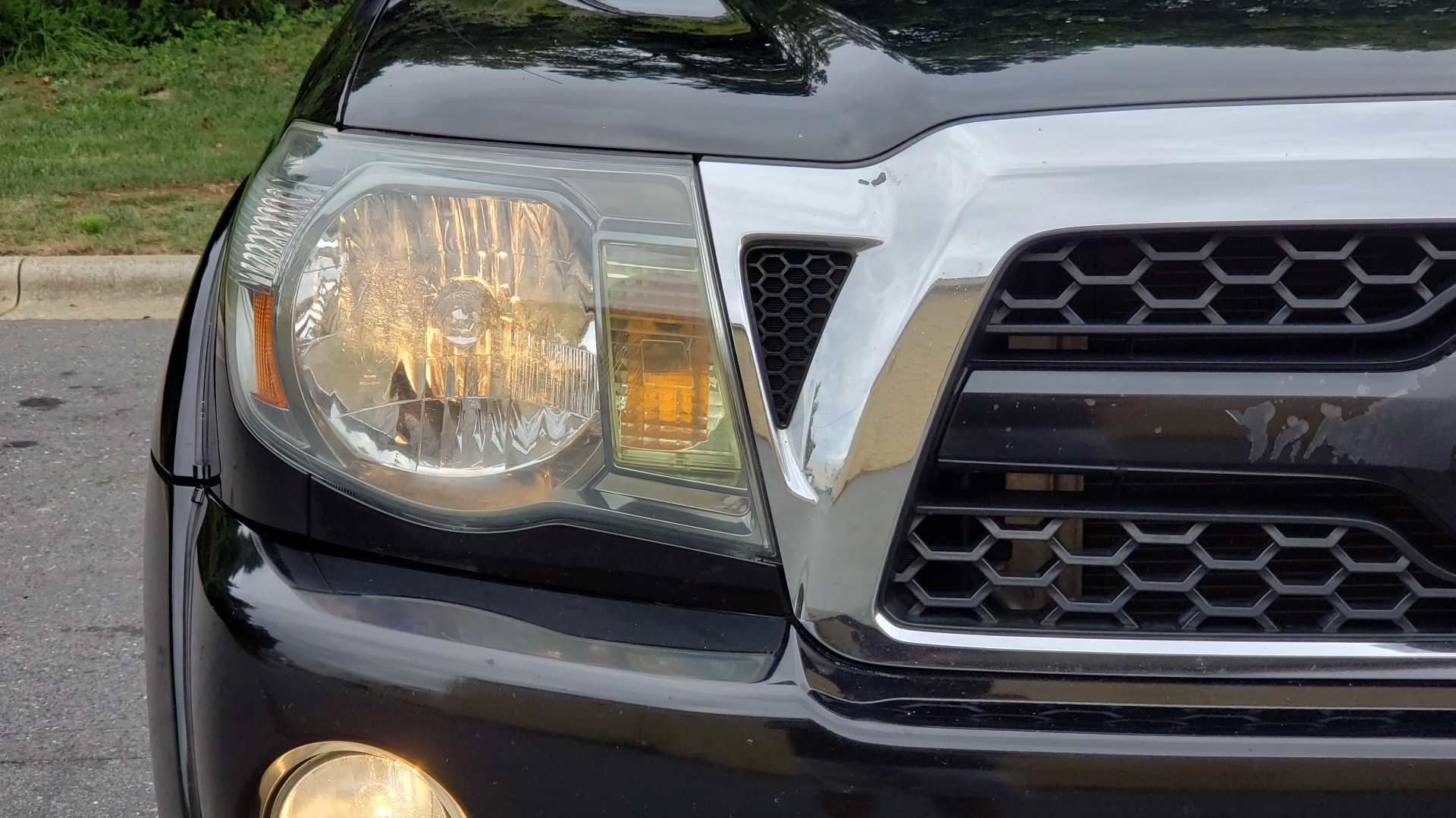 Used 2011 Toyota TACOMA 4WD / 4.0L V6 / 5-SPD AUTO / TRD OFF-ROAD PKG / BED LINER for sale Sold at Formula Imports in Charlotte NC 28227 15
