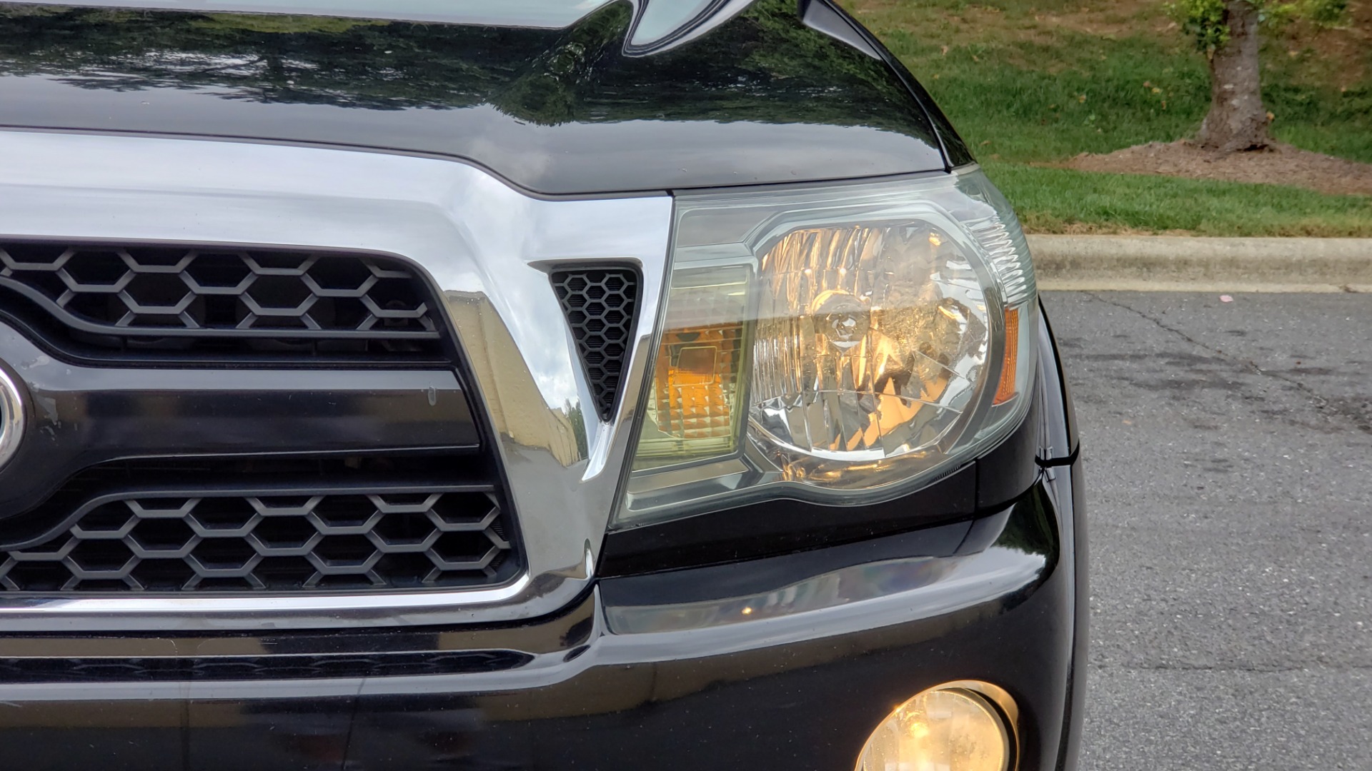 Used 2011 Toyota TACOMA 4WD / 4.0L V6 / 5-SPD AUTO / TRD OFF-ROAD PKG / BED LINER for sale Sold at Formula Imports in Charlotte NC 28227 16