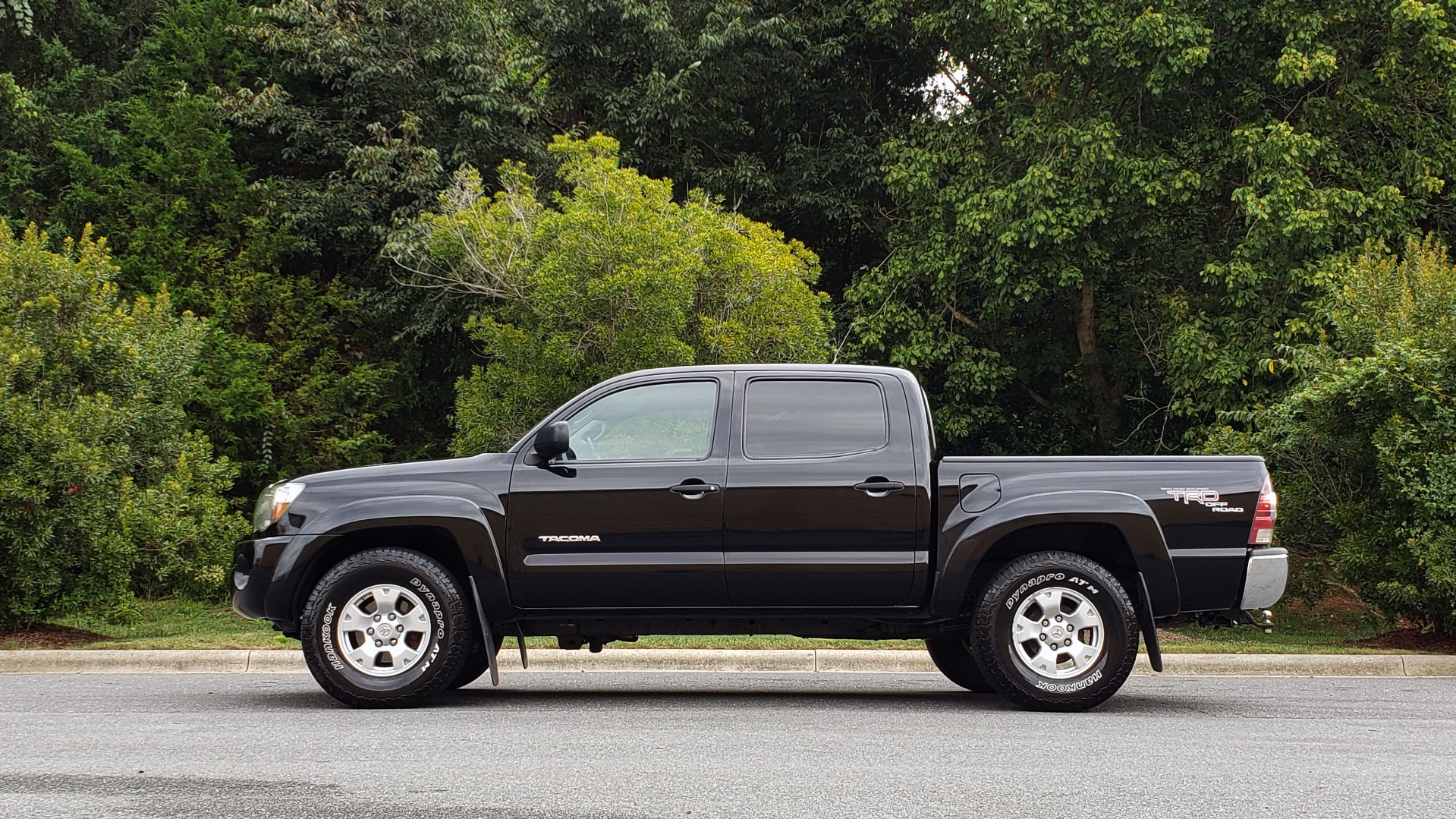 Used 2011 Toyota TACOMA 4WD / 4.0L V6 / 5-SPD AUTO / TRD OFF-ROAD PKG / BED LINER for sale Sold at Formula Imports in Charlotte NC 28227 2