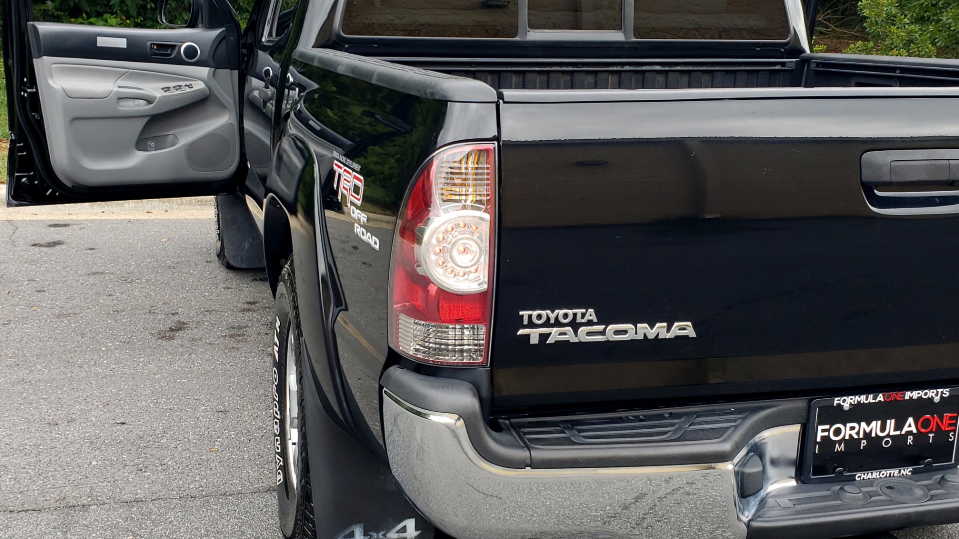 Used 2011 Toyota TACOMA 4WD / 4.0L V6 / 5-SPD AUTO / TRD OFF-ROAD PKG / BED LINER for sale Sold at Formula Imports in Charlotte NC 28227 21