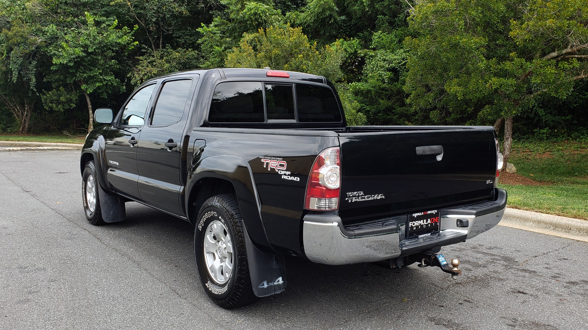 Used 2011 Toyota TACOMA 4WD / 4.0L V6 / 5-SPD AUTO / TRD OFF-ROAD PKG / BED LINER for sale Sold at Formula Imports in Charlotte NC 28227 3