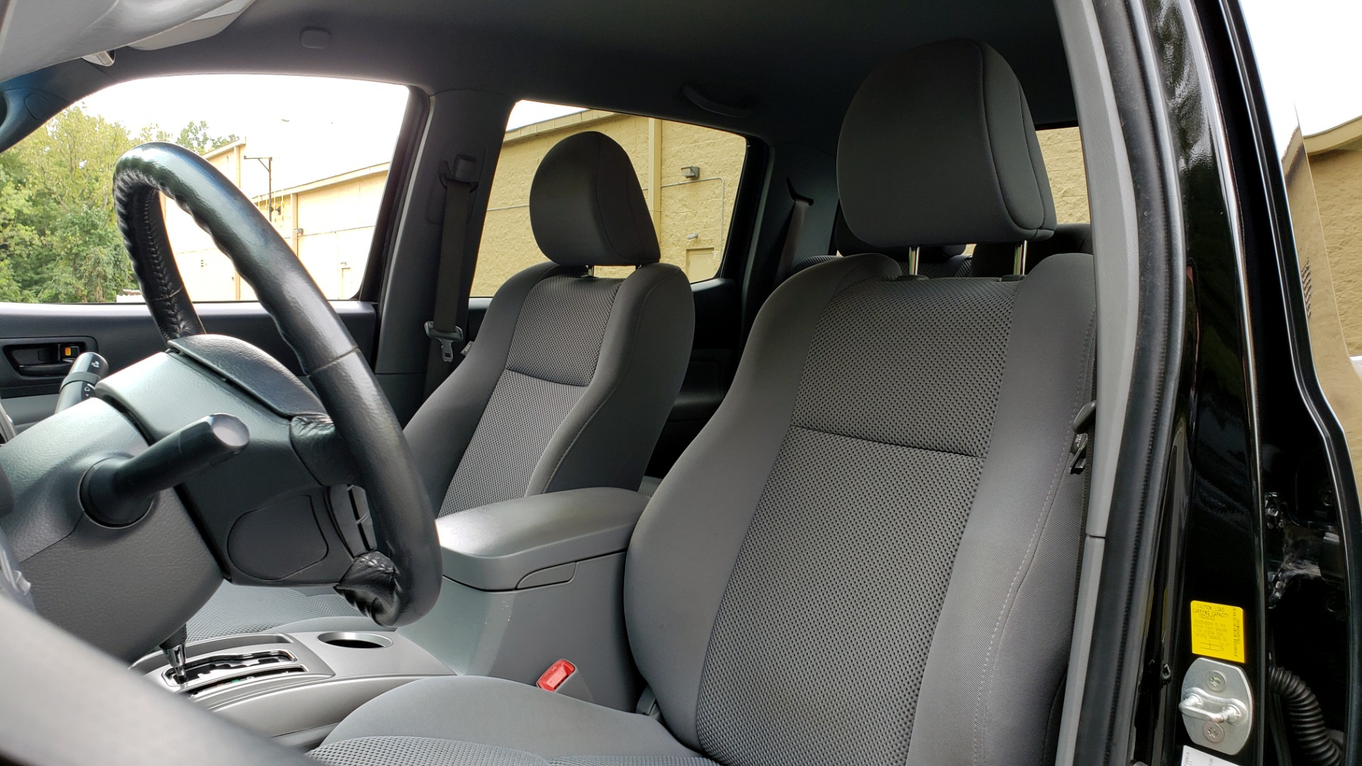 Used 2011 Toyota TACOMA 4WD / 4.0L V6 / 5-SPD AUTO / TRD OFF-ROAD PKG / BED LINER for sale Sold at Formula Imports in Charlotte NC 28227 30