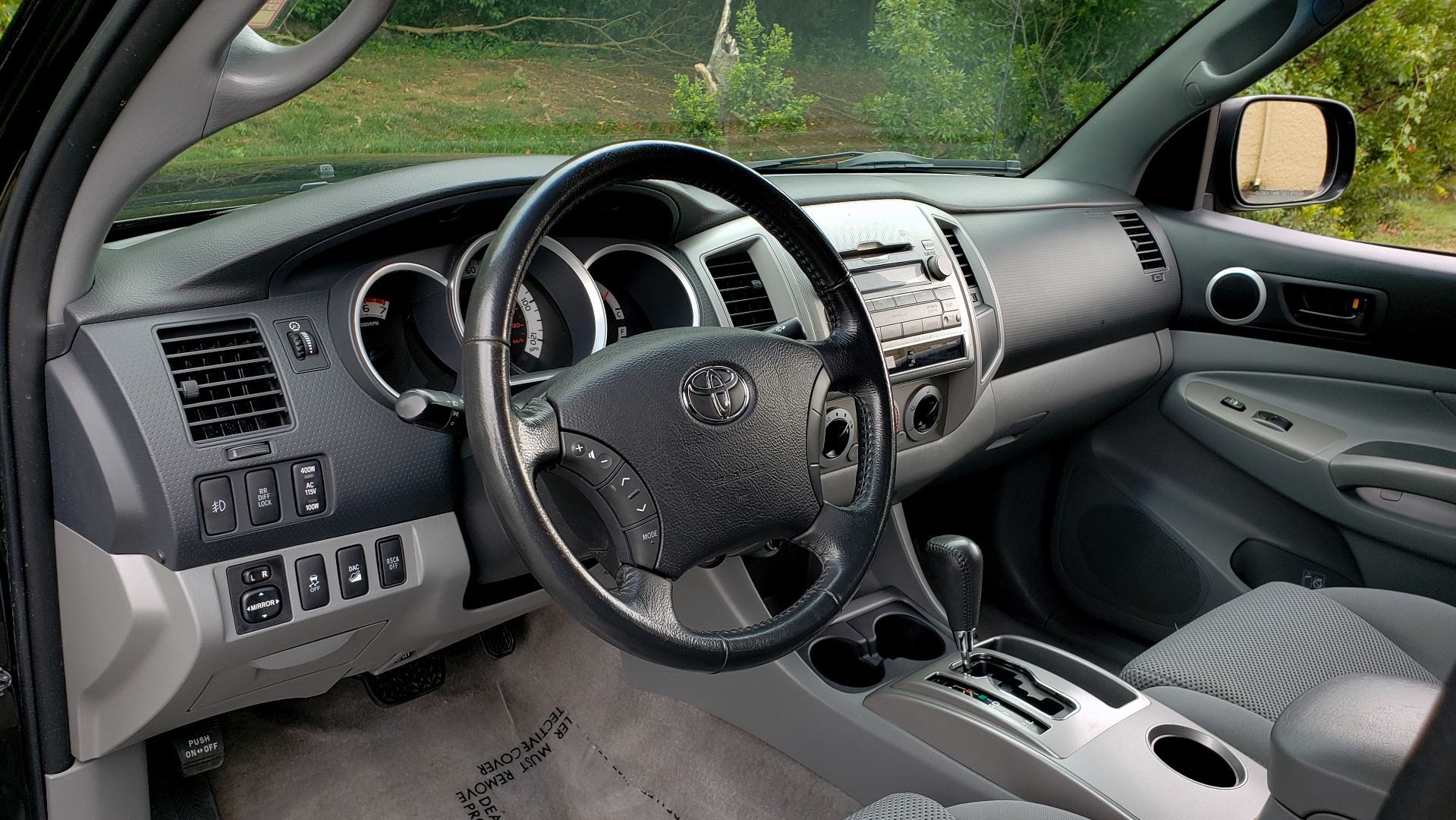 Used 2011 Toyota TACOMA 4WD / 4.0L V6 / 5-SPD AUTO / TRD OFF-ROAD PKG / BED LINER for sale Sold at Formula Imports in Charlotte NC 28227 31