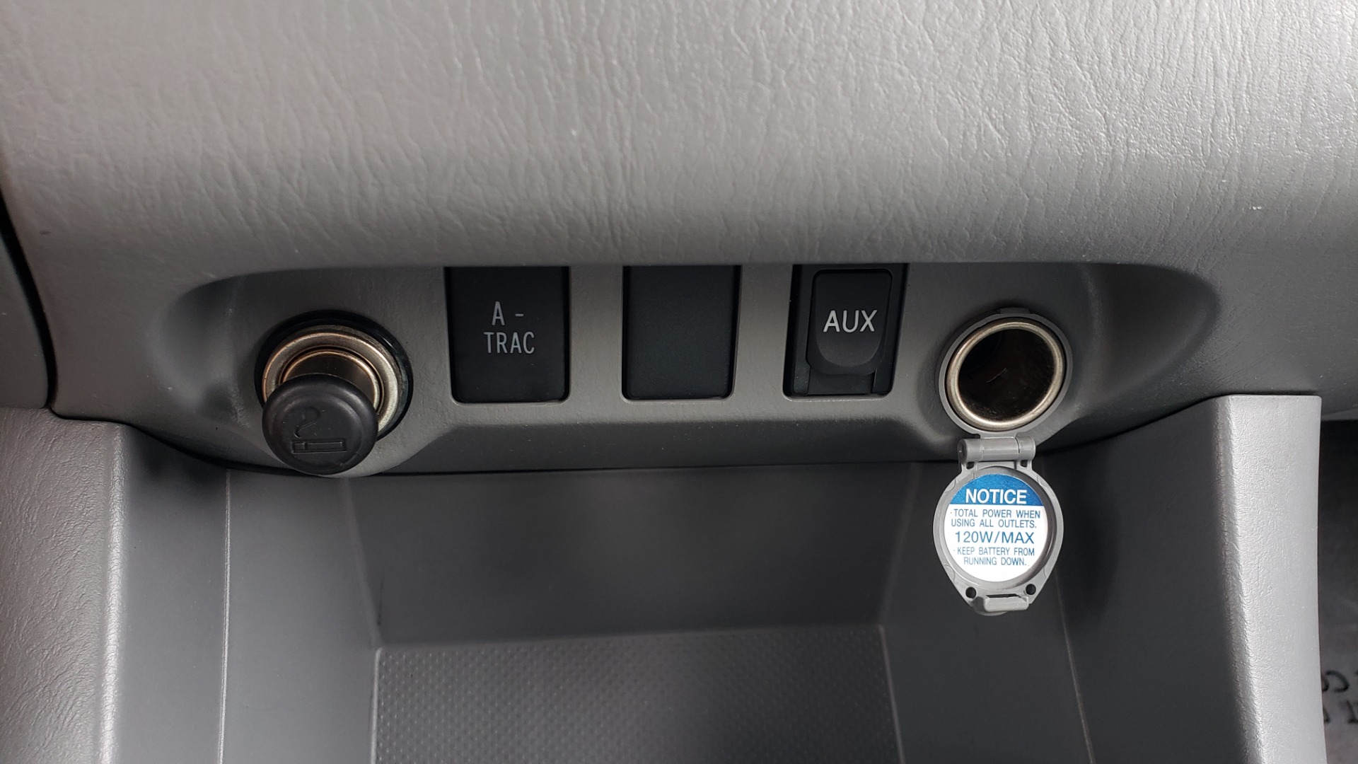 Used 2011 Toyota TACOMA 4WD / 4.0L V6 / 5-SPD AUTO / TRD OFF-ROAD PKG / BED LINER for sale Sold at Formula Imports in Charlotte NC 28227 40
