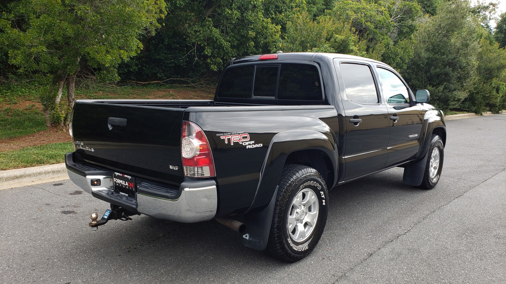 Used 2011 Toyota TACOMA 4WD / 4.0L V6 / 5-SPD AUTO / TRD OFF-ROAD PKG / BED LINER for sale Sold at Formula Imports in Charlotte NC 28227 6