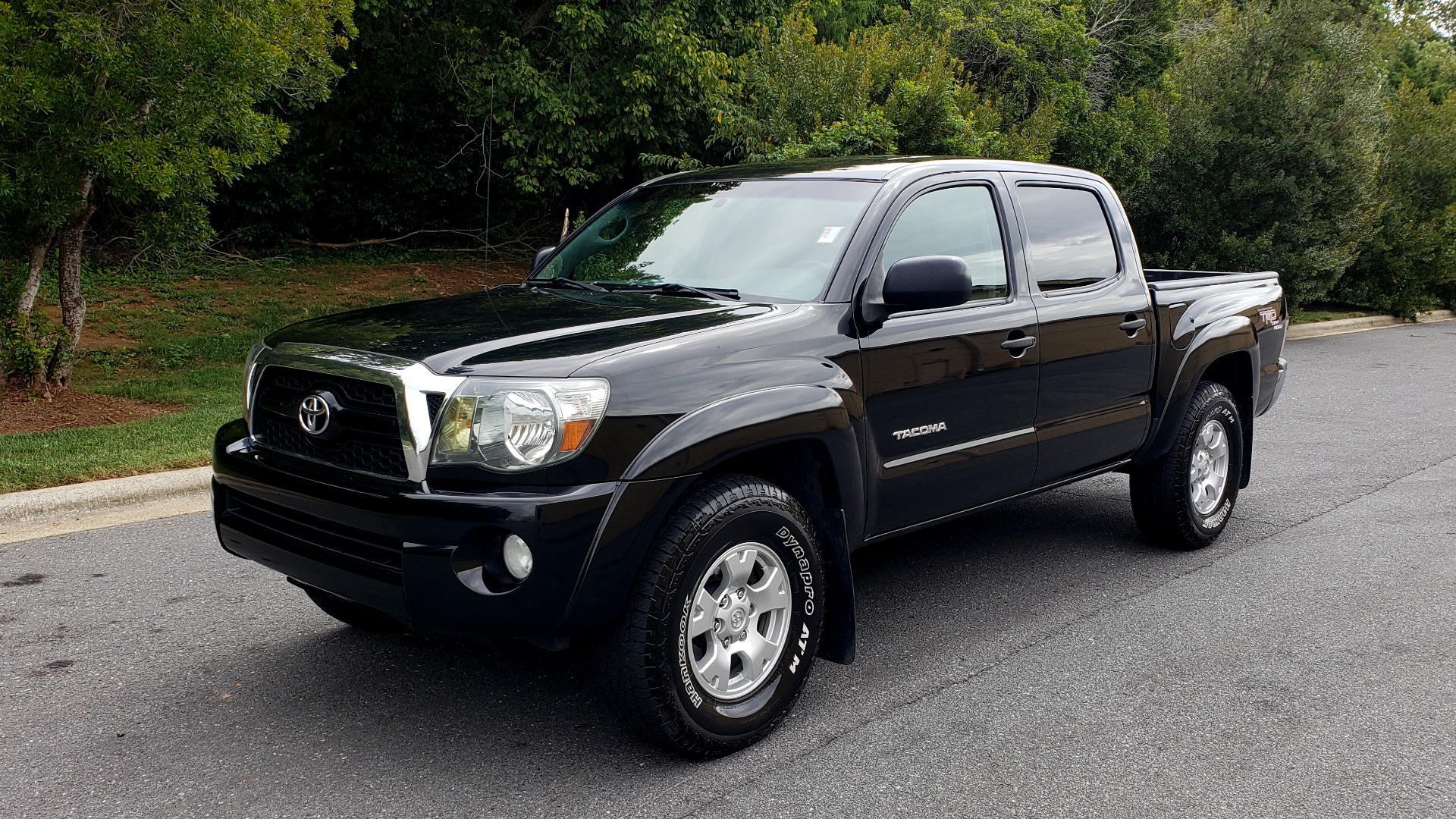 Used 2011 Toyota TACOMA 4WD / 4.0L V6 / 5-SPD AUTO / TRD OFF-ROAD PKG / BED LINER for sale Sold at Formula Imports in Charlotte NC 28227 1