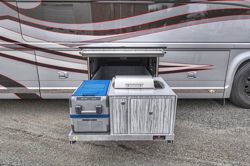 Used 2017 Newell 45 COACH QUAD-SLIDE OUT / 2020P PORSCHE DESIGN ADVANCED STYLING for sale Sold at Formula Imports in Charlotte NC 28227 13