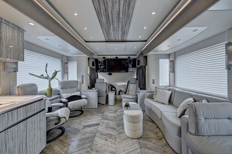 Used 2017 NEWELL 45' COACH QUAD-SLIDE OUT / 2020P PORSCHE DESIGN ADVANCED STYLING for sale Sold at Formula Imports in Charlotte NC 28227 16