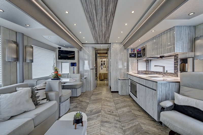 Used 2017 NEWELL 45' COACH QUAD-SLIDE OUT / 2020P PORSCHE DESIGN ADVANCED STYLING for sale Sold at Formula Imports in Charlotte NC 28227 17