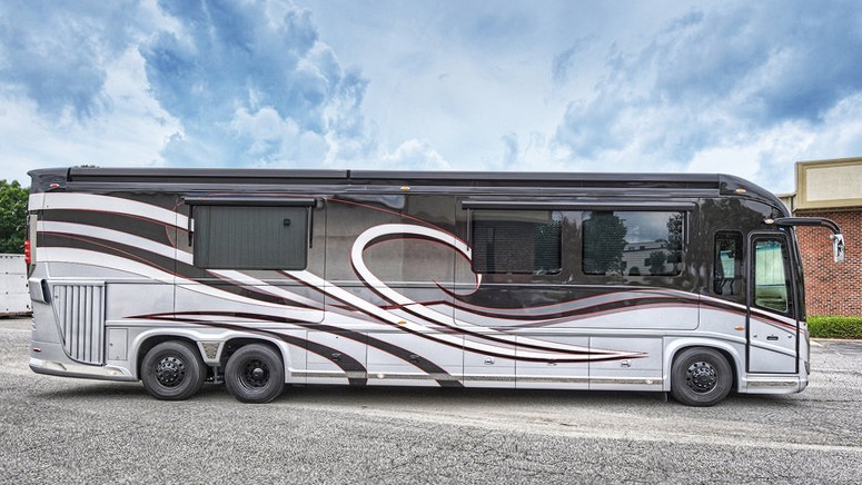 Used 2017 Newell 45 COACH QUAD-SLIDE OUT / 2020P PORSCHE DESIGN ADVANCED STYLING for sale Sold at Formula Imports in Charlotte NC 28227 2