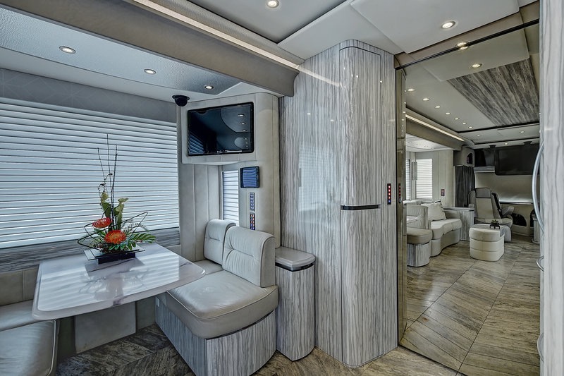 Used 2017 NEWELL 45' COACH QUAD-SLIDE OUT / 2020P PORSCHE DESIGN ADVANCED STYLING for sale Sold at Formula Imports in Charlotte NC 28227 22